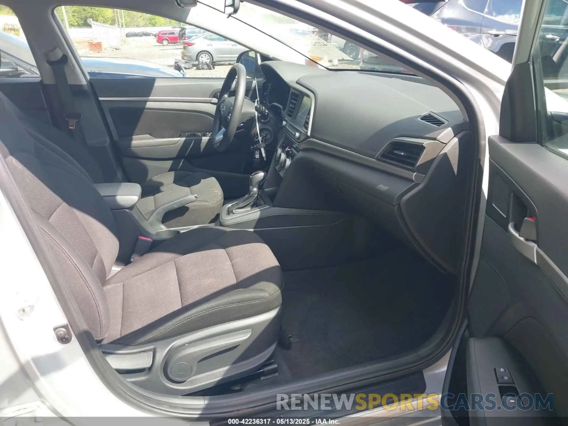 5 Photograph of a damaged car 5NPD84LF8KH466976 HYUNDAI ELANTRA 2019