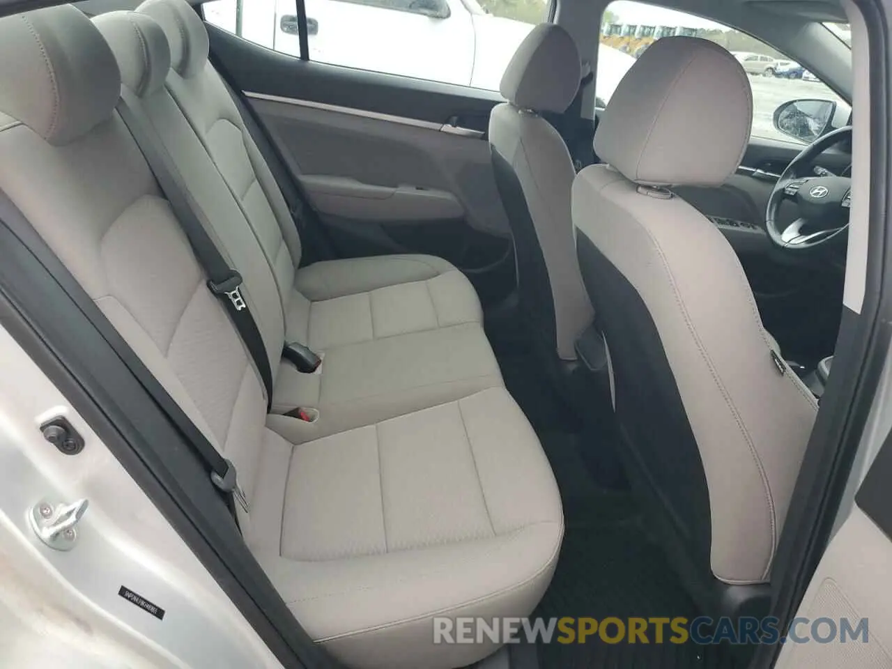 10 Photograph of a damaged car 5NPD84LF8KH481803 HYUNDAI ELANTRA 2019