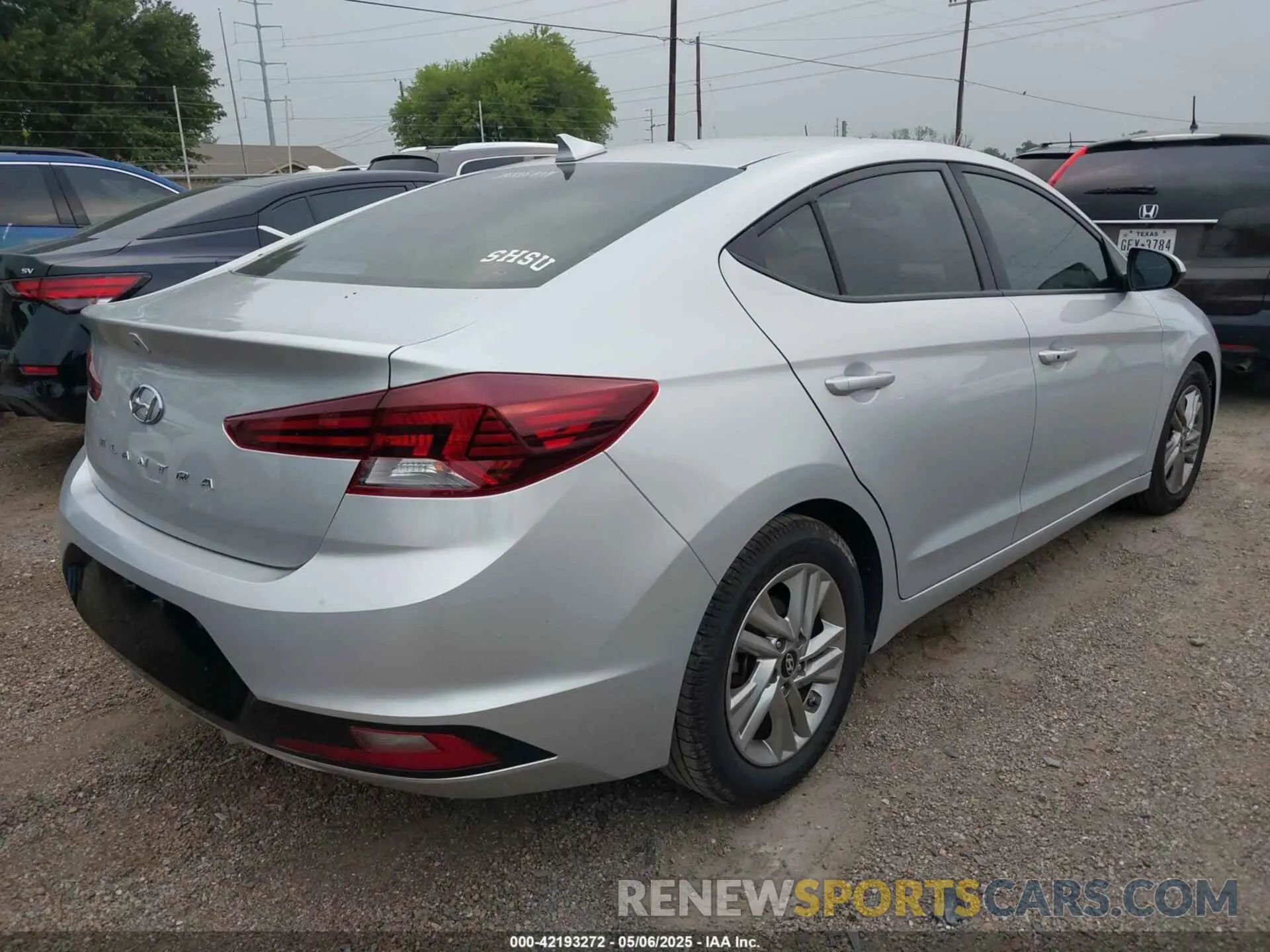 4 Photograph of a damaged car 5NPD84LF9KH421531 HYUNDAI ELANTRA 2019
