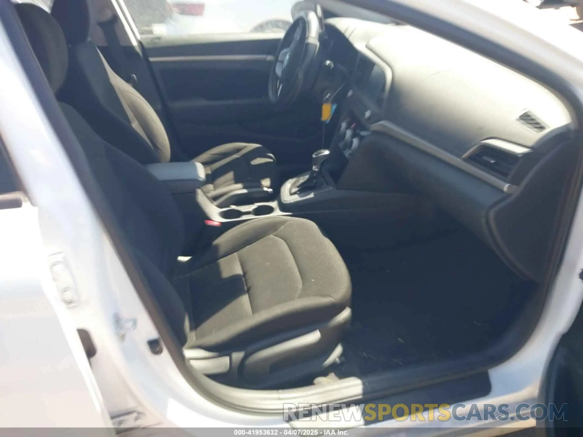 5 Фотография поврежденного автомобиля 5NPD84LF9KH458935 HYUNDAI ELANTRA 2019