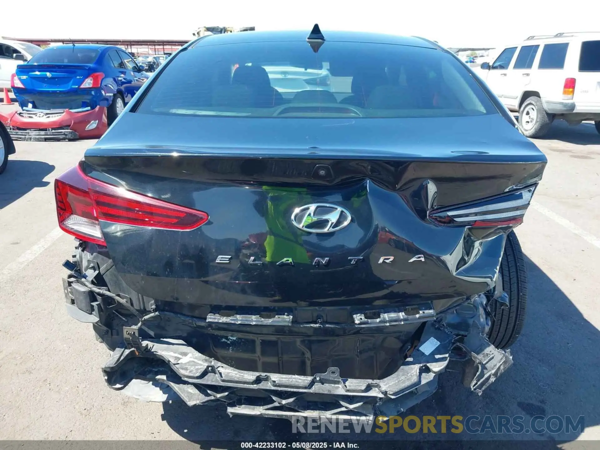 17 Фотография поврежденного автомобиля 5NPD84LFXKH411493 HYUNDAI ELANTRA 2019