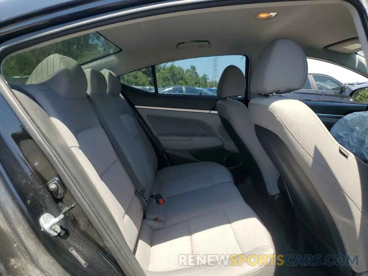 10 Photograph of a damaged car 5NPD84LFXKH464954 HYUNDAI ELANTRA 2019