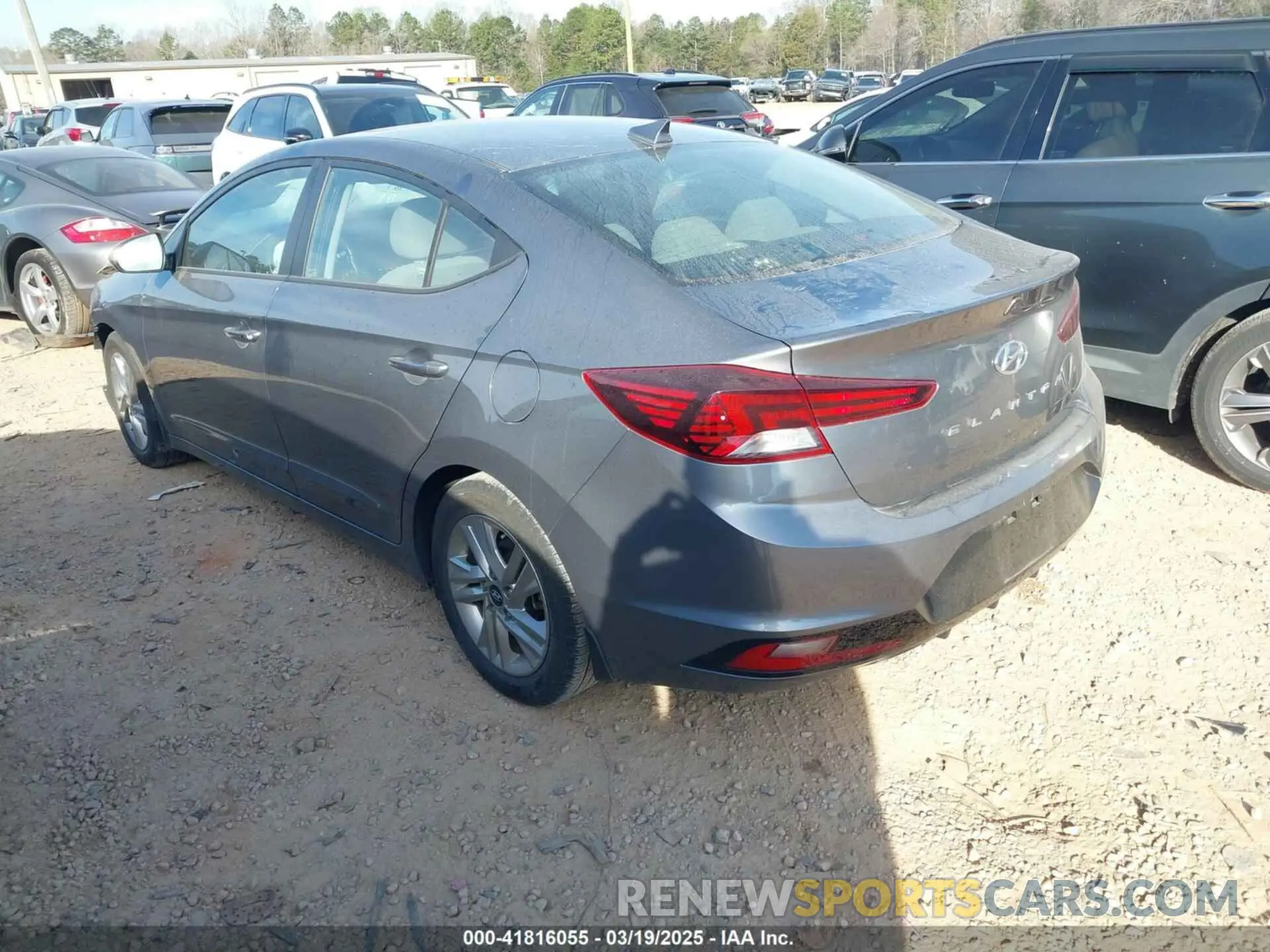 3 Photograph of a damaged car 5NPD84LFXKH492446 HYUNDAI ELANTRA 2019