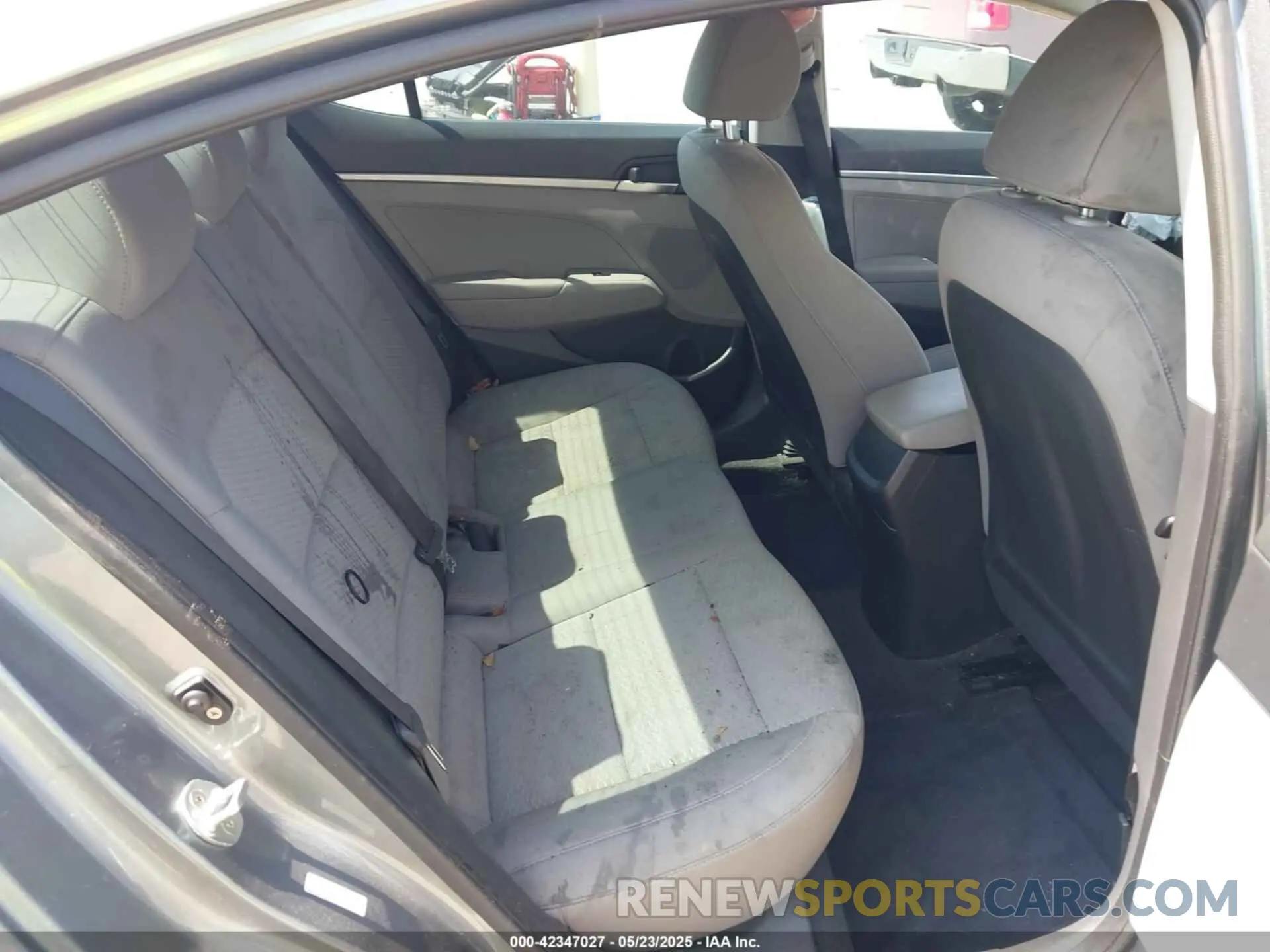 8 Фотография поврежденного автомобиля KMHD74LF0KU753832 HYUNDAI ELANTRA 2019