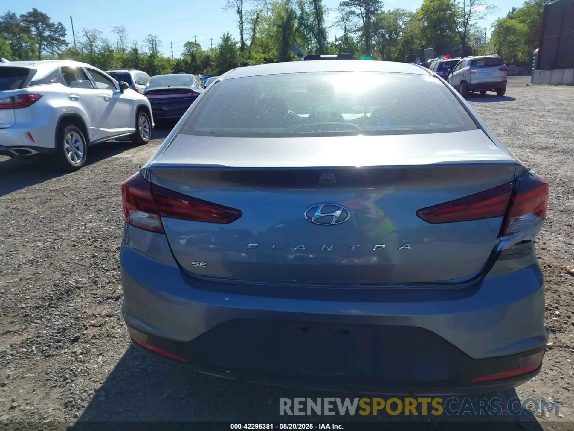16 Photograph of a damaged car KMHD74LF0KU811955 HYUNDAI ELANTRA 2019