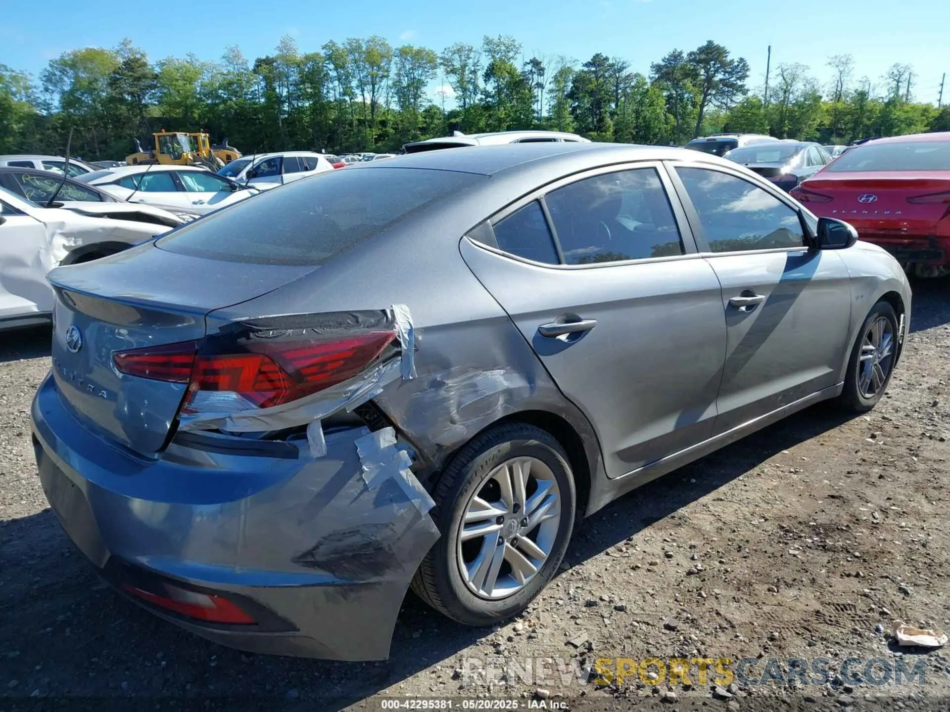 4 Photograph of a damaged car KMHD74LF0KU811955 HYUNDAI ELANTRA 2019
