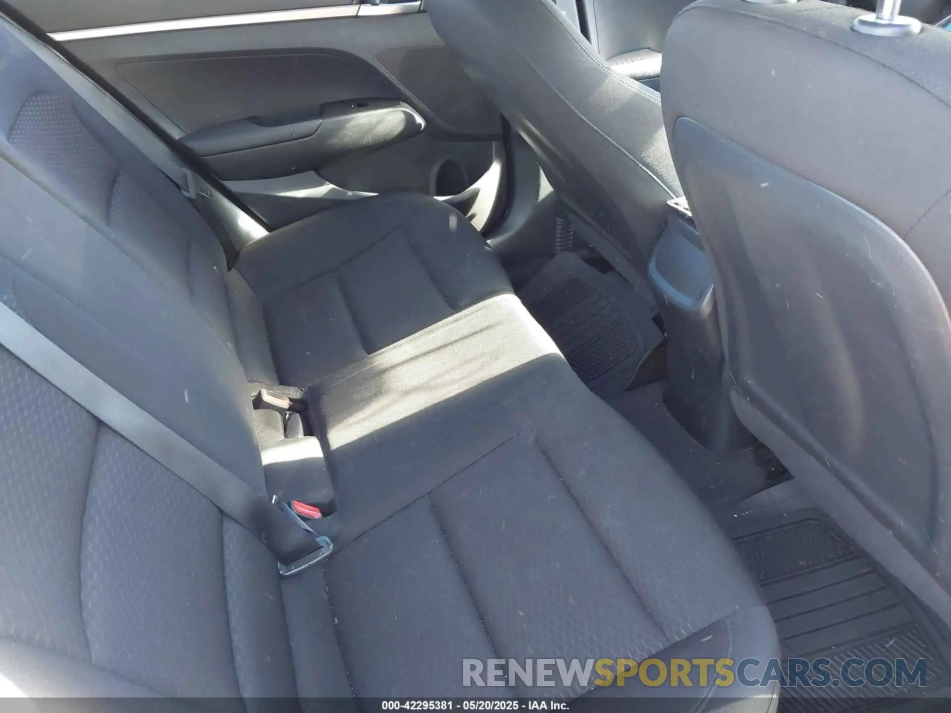 8 Photograph of a damaged car KMHD74LF0KU811955 HYUNDAI ELANTRA 2019