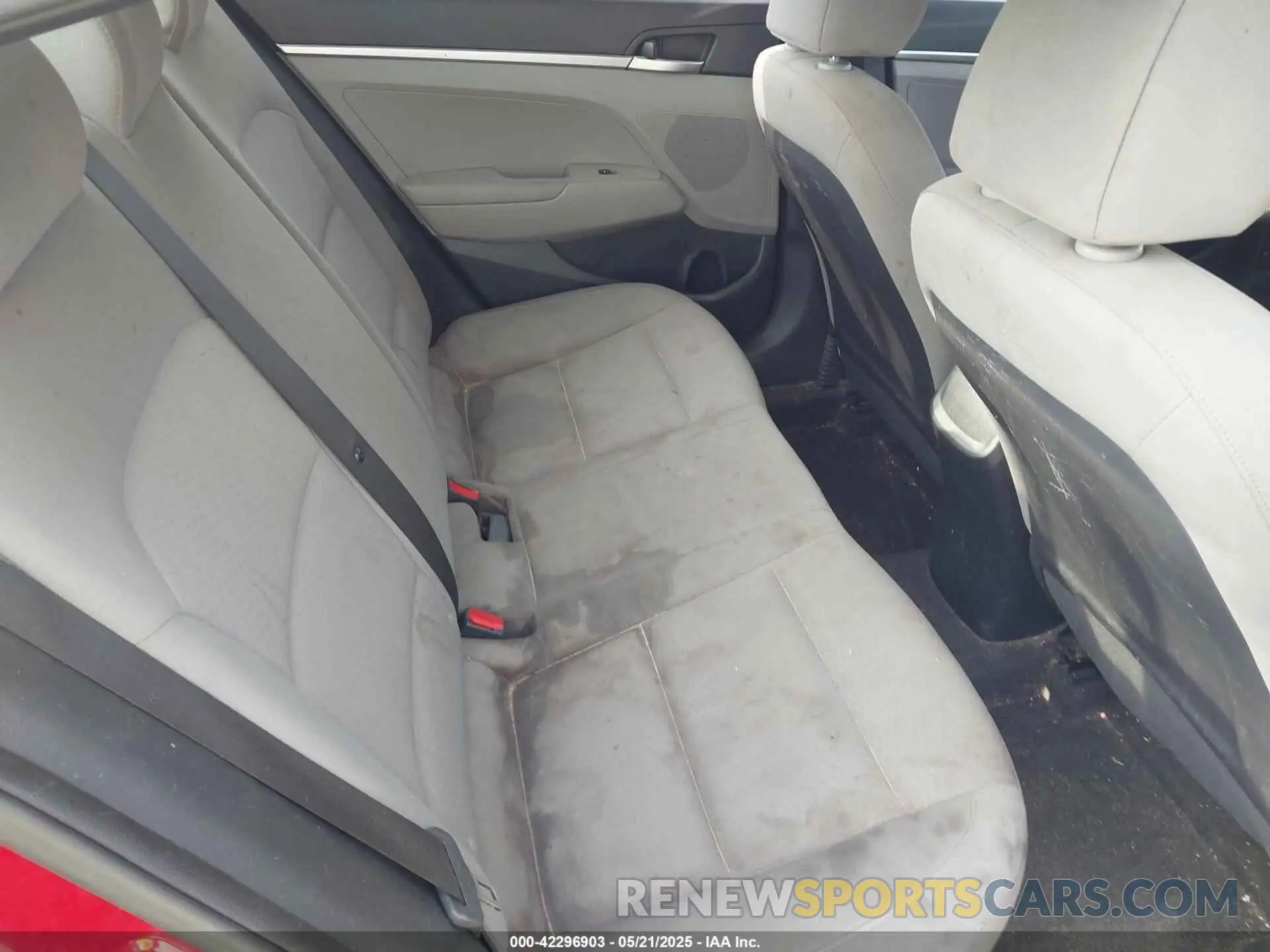 8 Фотография поврежденного автомобиля KMHD74LF0KU859083 HYUNDAI ELANTRA 2019