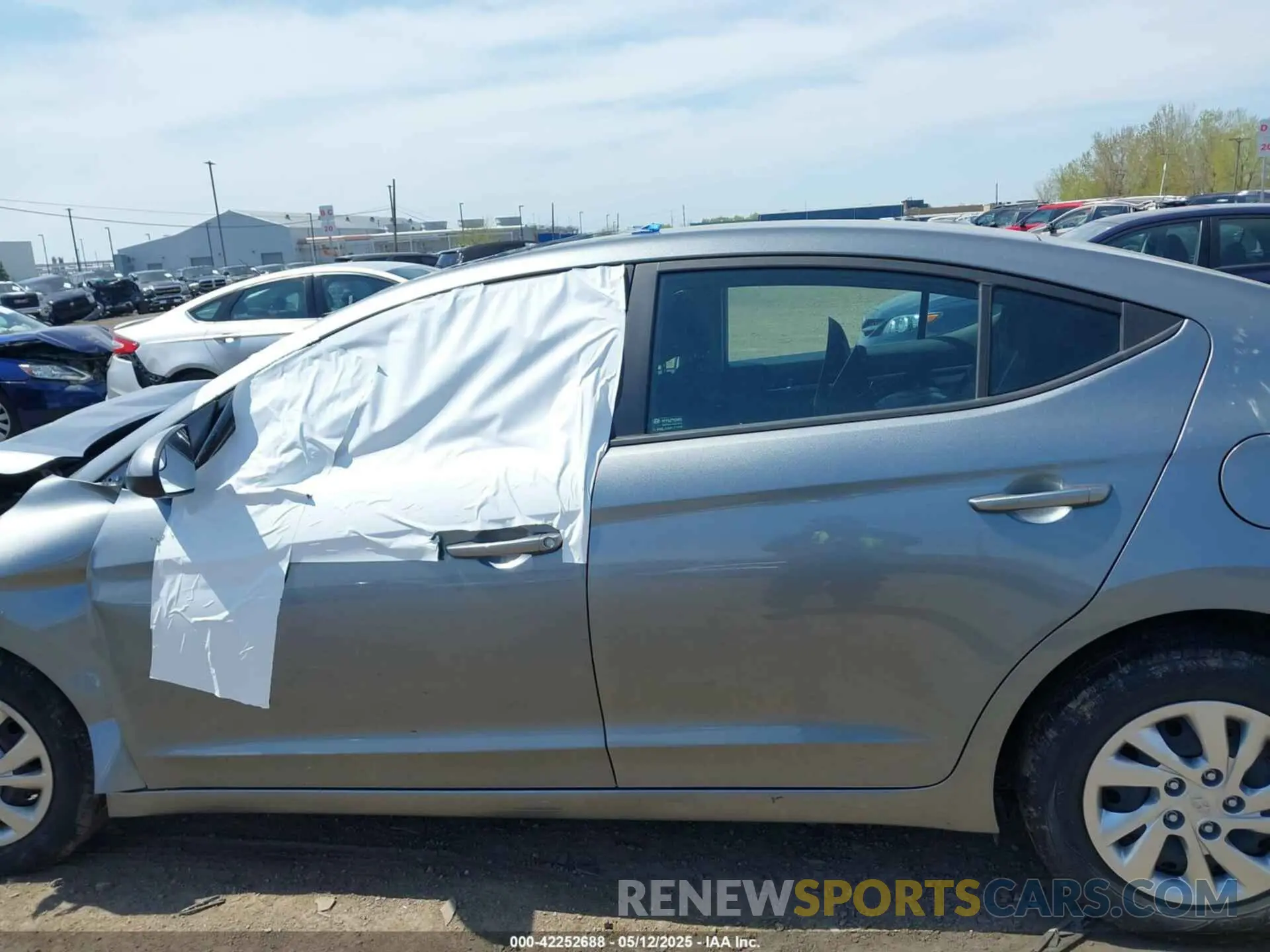 14 Фотография поврежденного автомобиля KMHD74LF1KU777590 HYUNDAI ELANTRA 2019