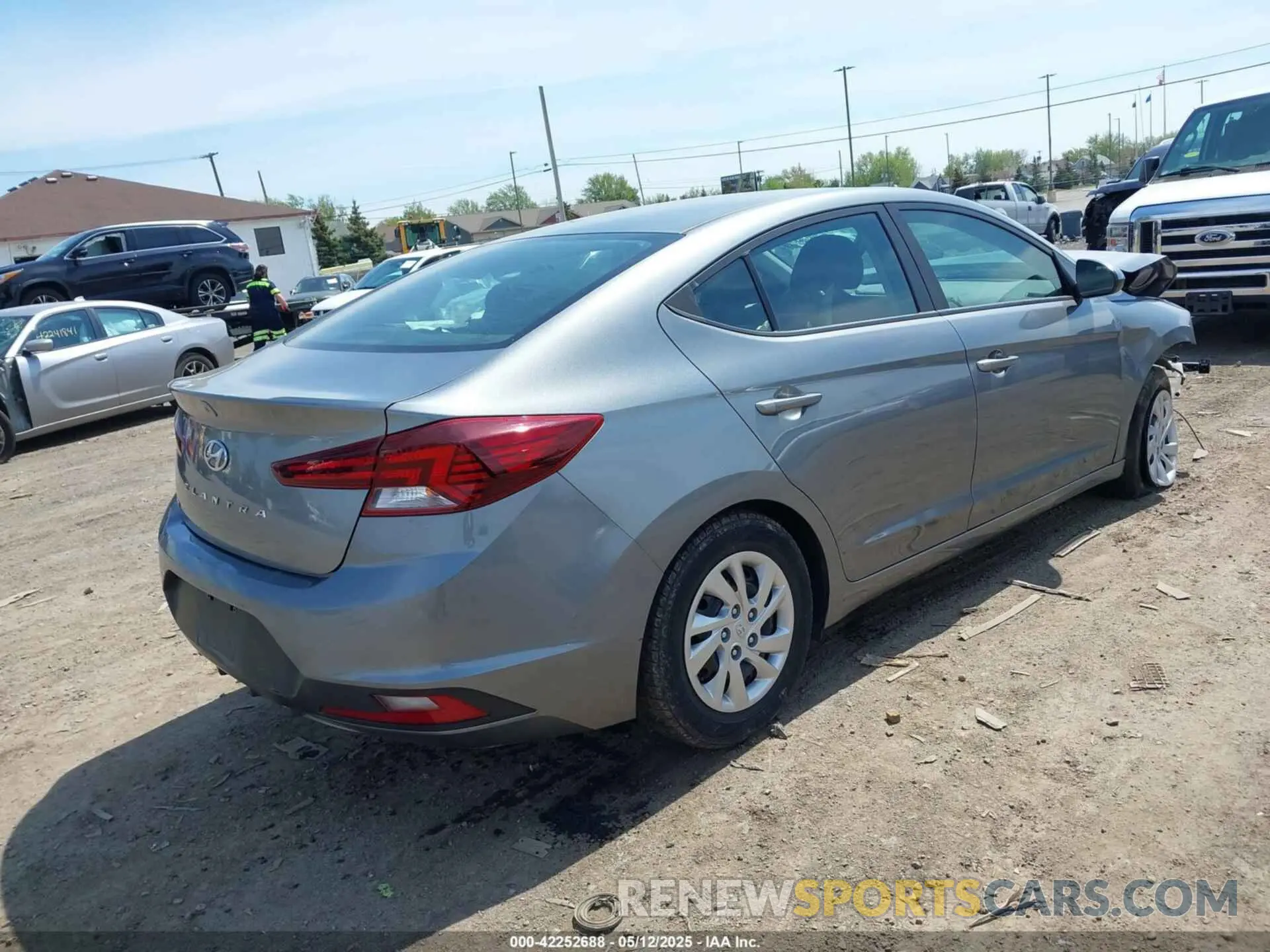 4 Фотография поврежденного автомобиля KMHD74LF1KU777590 HYUNDAI ELANTRA 2019