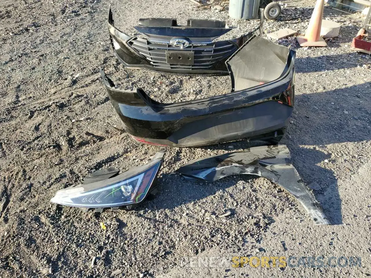 12 Фотография поврежденного автомобиля KMHD74LF3KU805356 HYUNDAI ELANTRA 2019