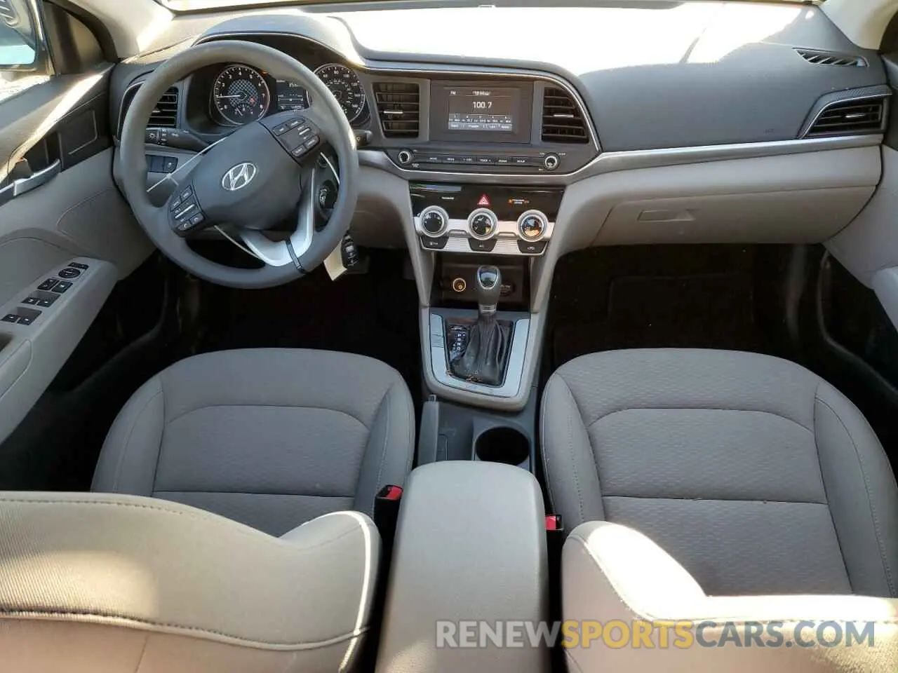 8 Фотография поврежденного автомобиля KMHD74LF3KU805356 HYUNDAI ELANTRA 2019