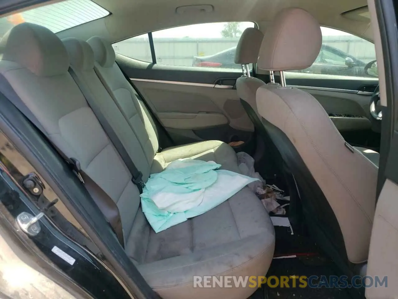 10 Photograph of a damaged car KMHD74LF4KU779401 HYUNDAI ELANTRA 2019