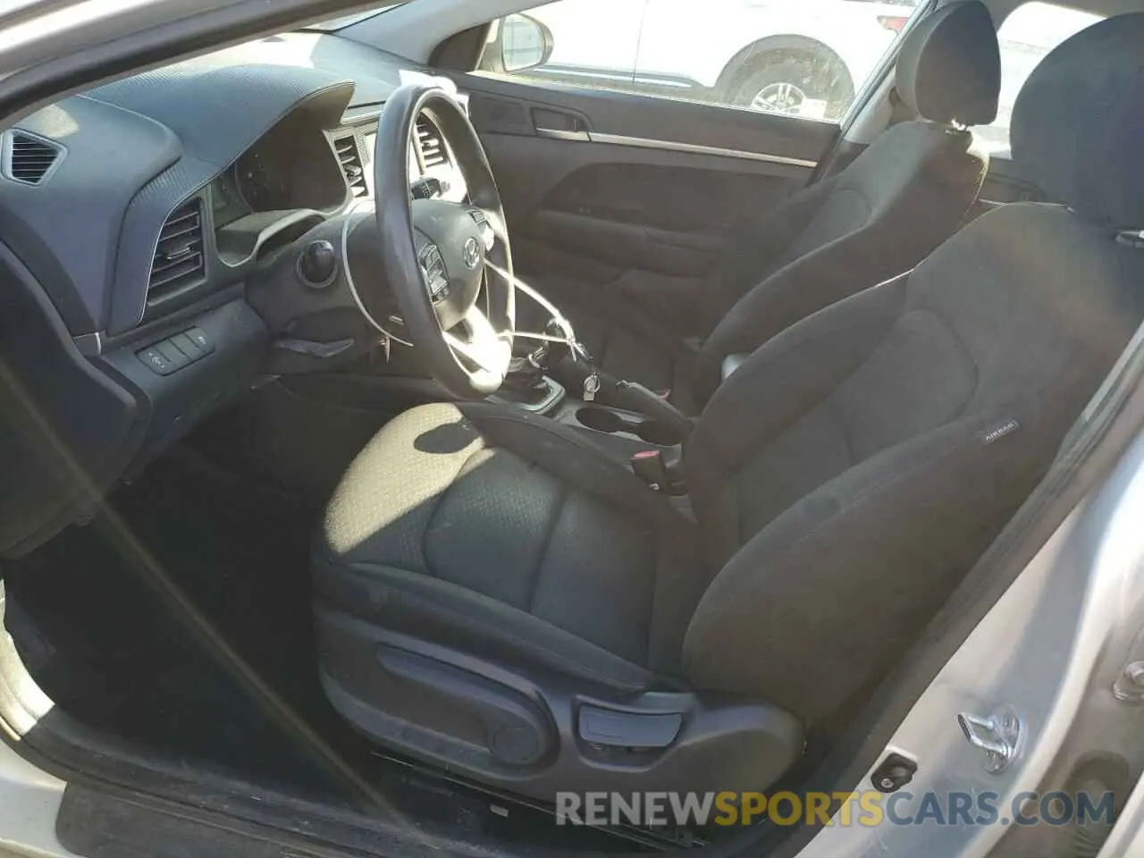 7 Фотография поврежденного автомобиля KMHD74LF4KU796876 HYUNDAI ELANTRA 2019