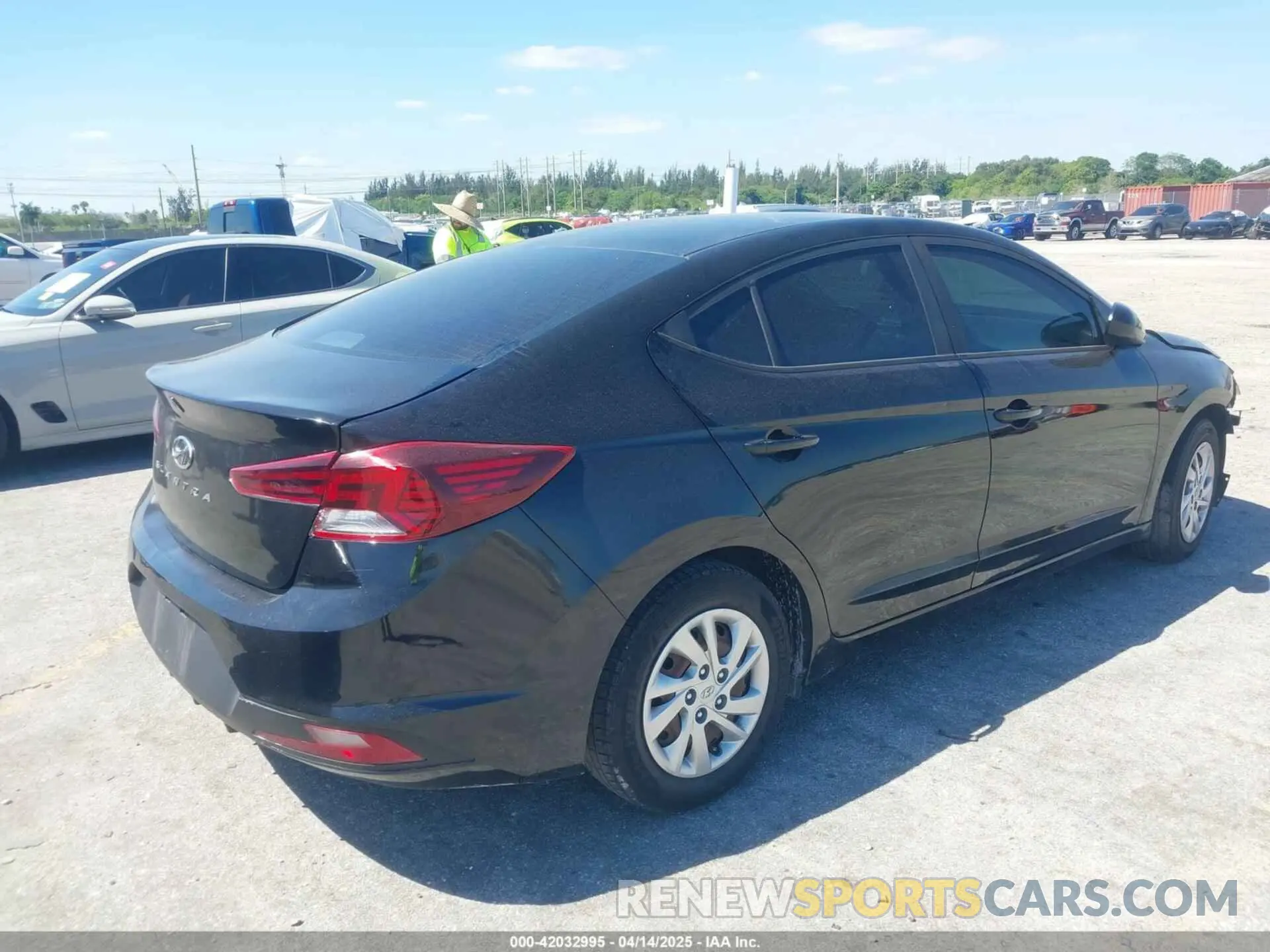 4 Photograph of a damaged car KMHD74LF4KU839046 HYUNDAI ELANTRA 2019