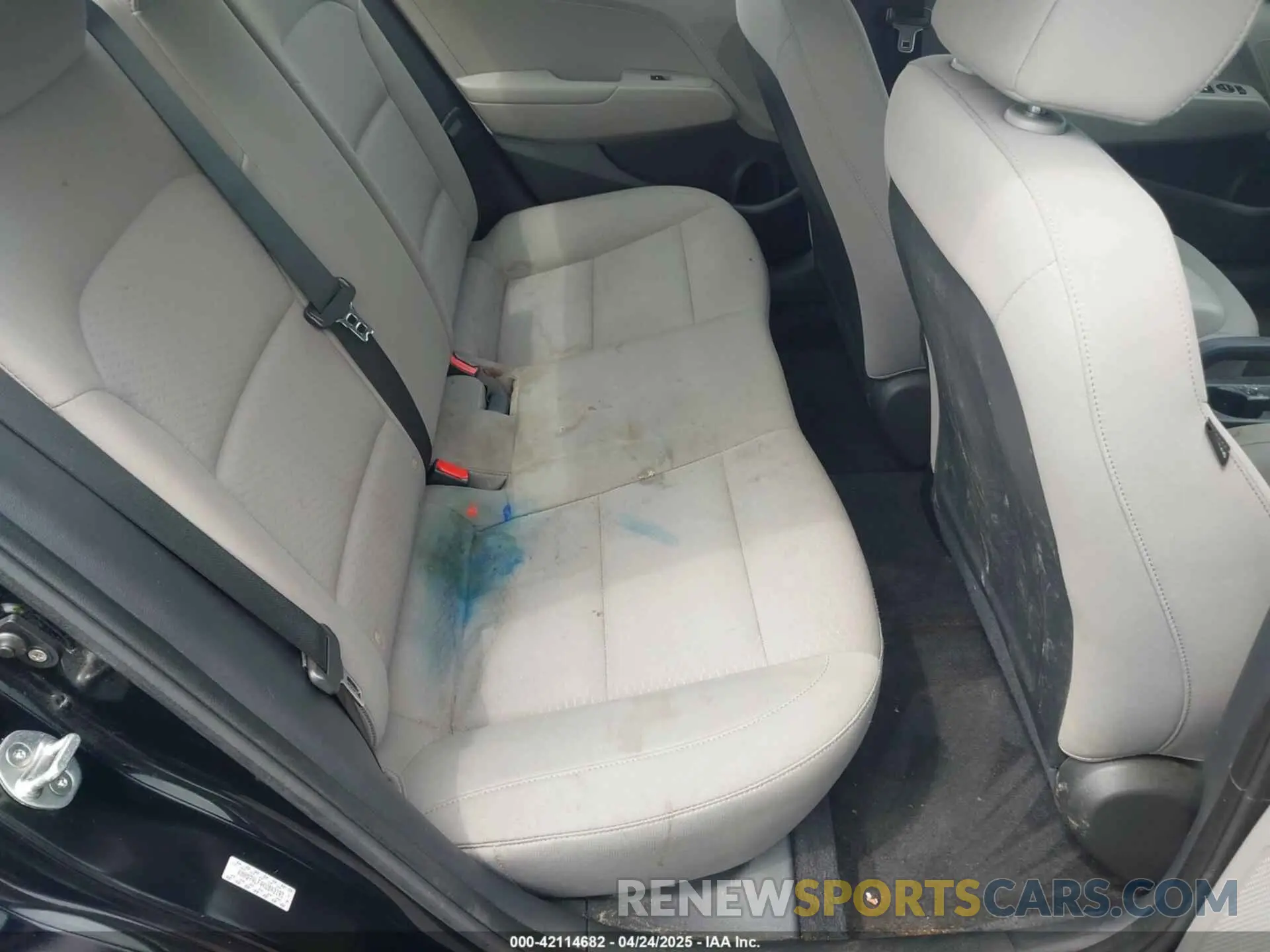 8 Photograph of a damaged car KMHD74LF4KU843193 HYUNDAI ELANTRA 2019