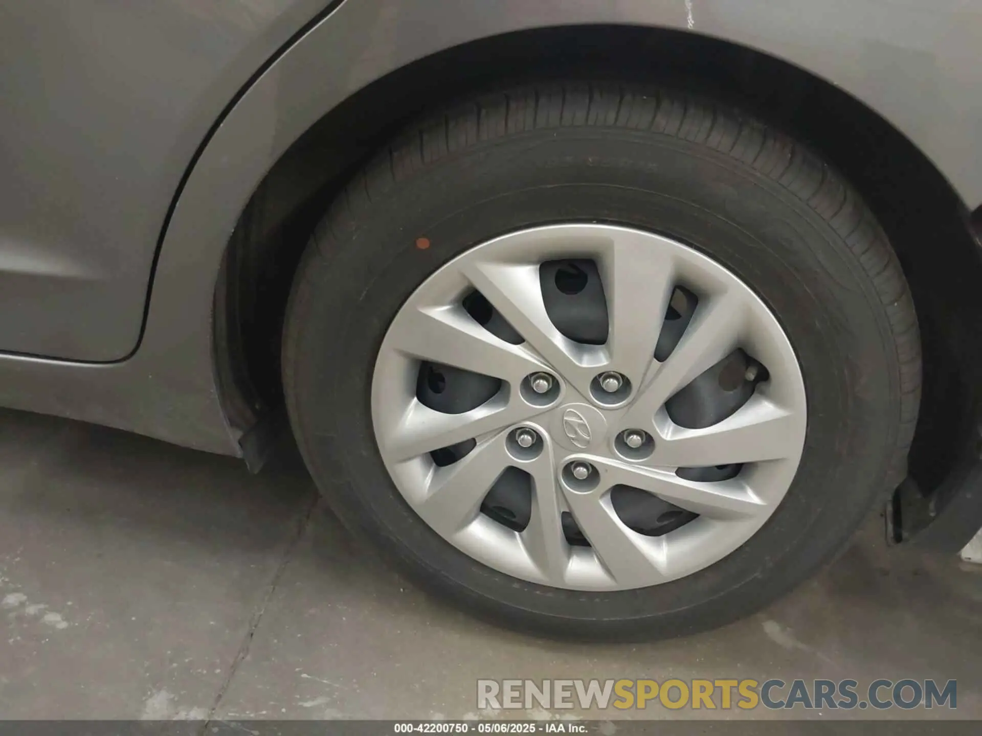12 Photograph of a damaged car KMHD74LF4KU878672 HYUNDAI ELANTRA 2019
