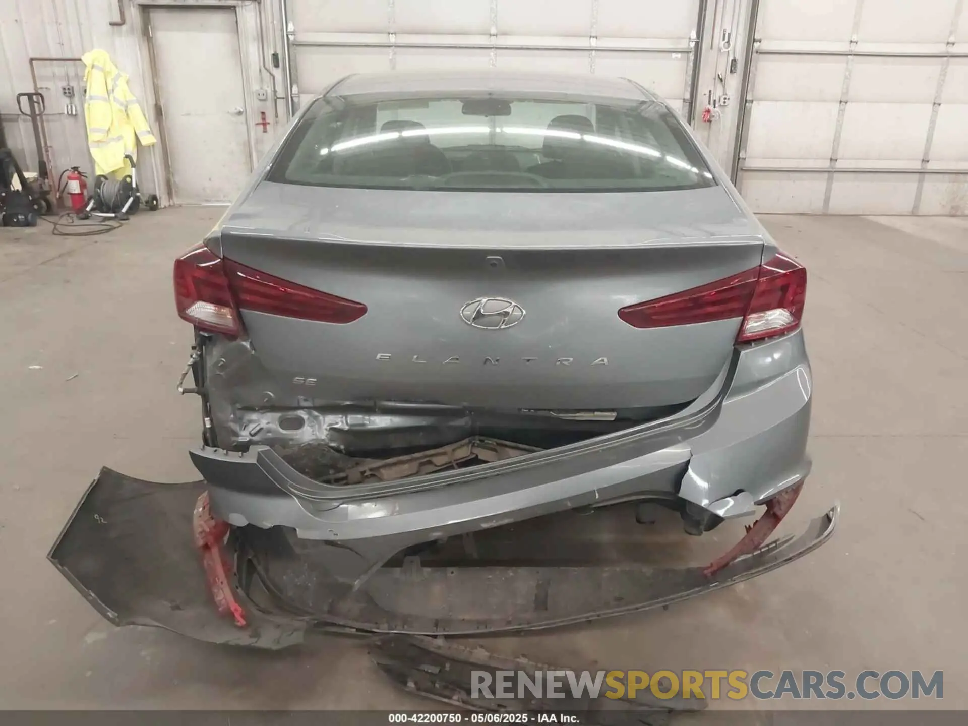 17 Photograph of a damaged car KMHD74LF4KU878672 HYUNDAI ELANTRA 2019
