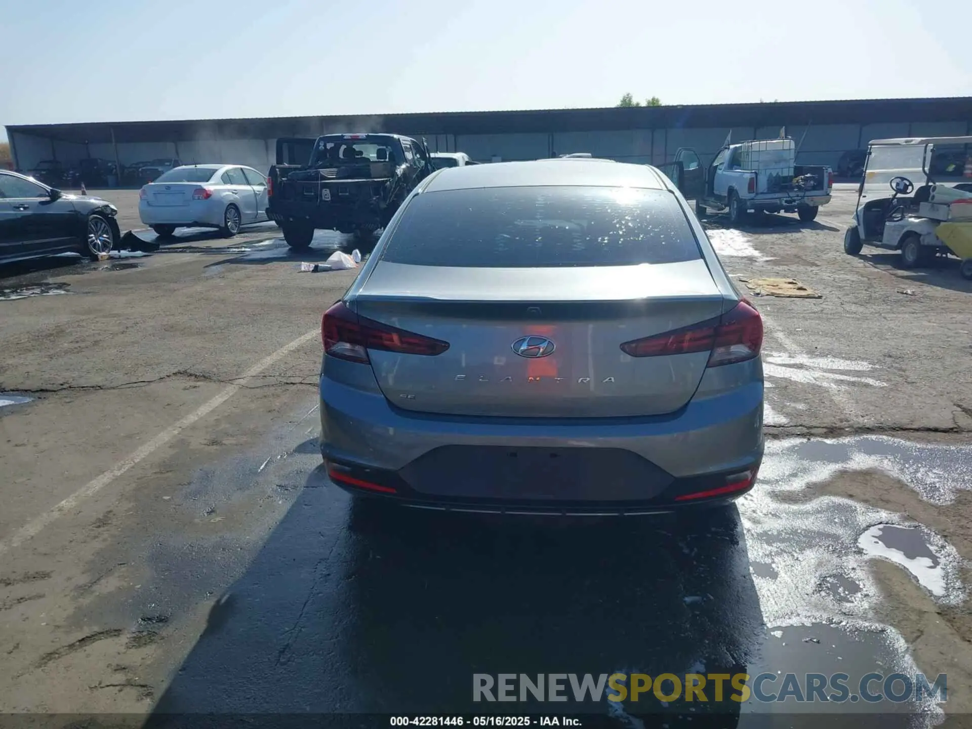 17 Фотография поврежденного автомобиля KMHD74LF5KU783375 HYUNDAI ELANTRA 2019