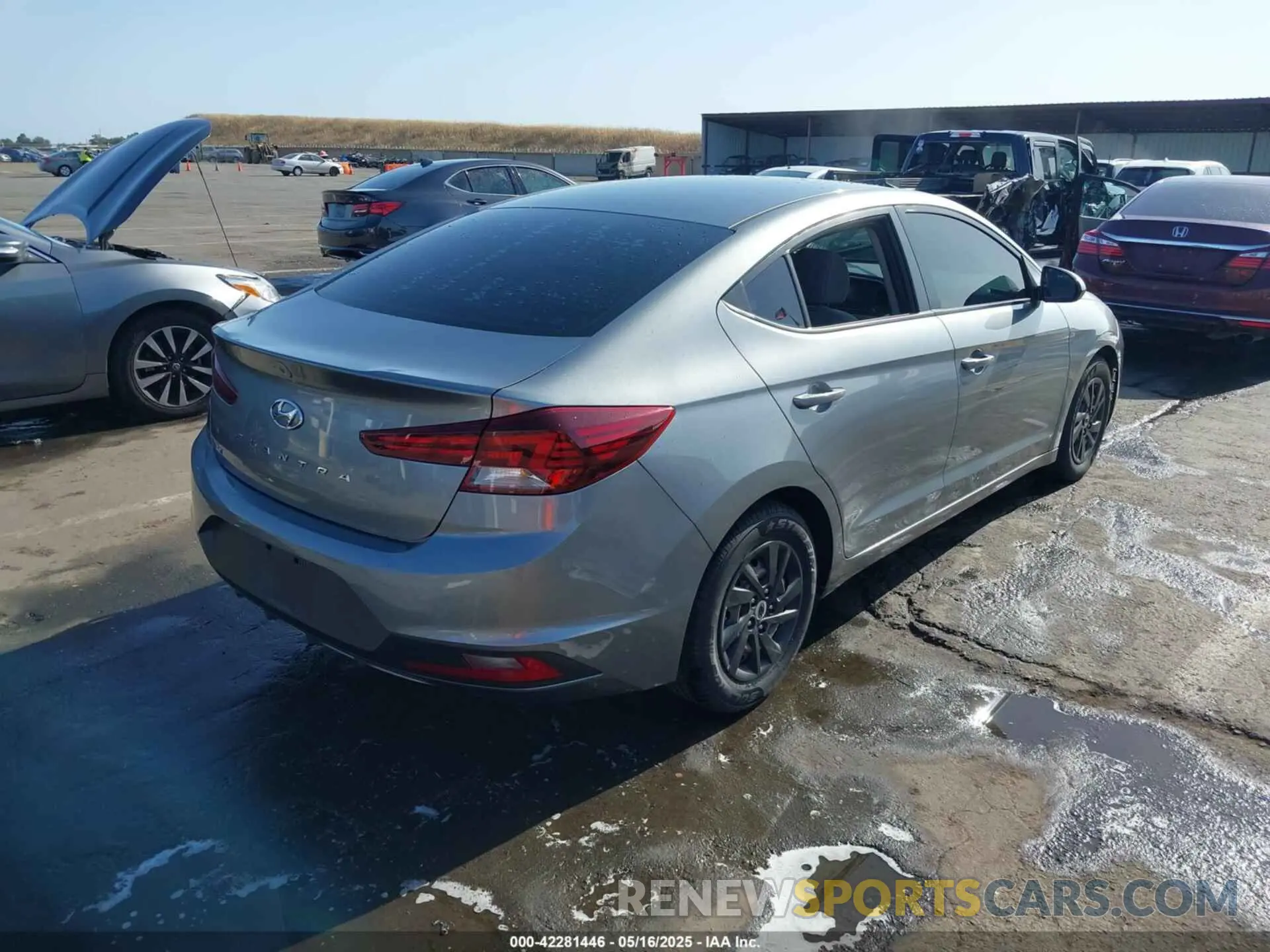 4 Фотография поврежденного автомобиля KMHD74LF5KU783375 HYUNDAI ELANTRA 2019