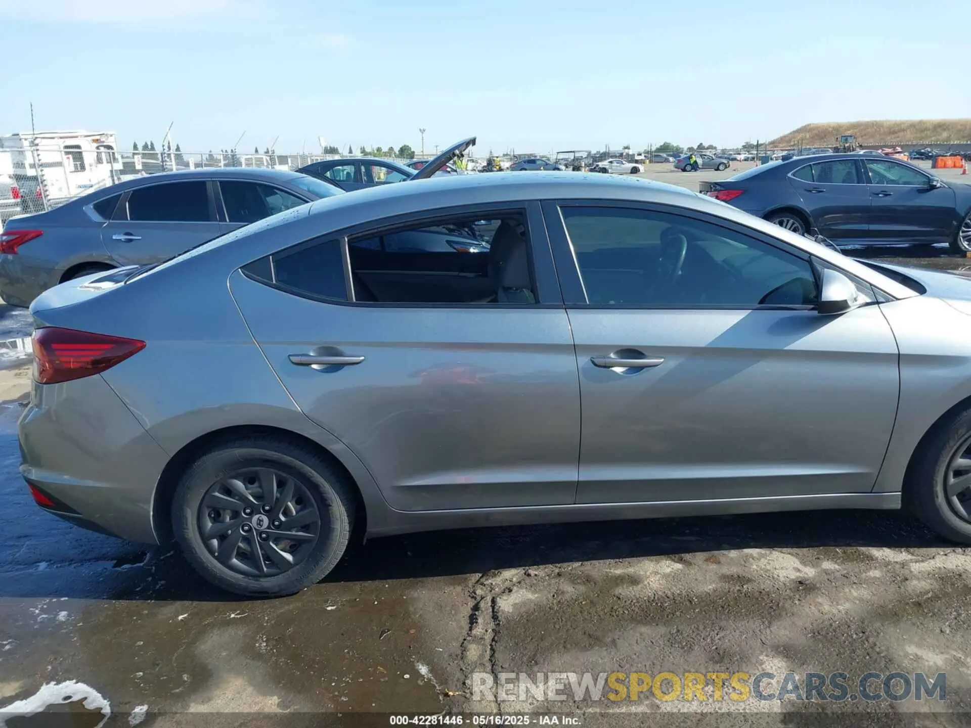 6 Фотография поврежденного автомобиля KMHD74LF5KU783375 HYUNDAI ELANTRA 2019