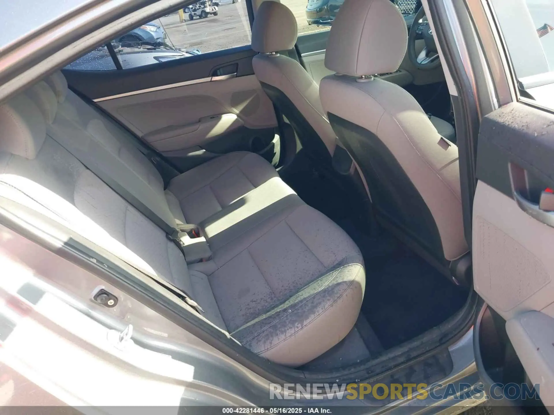 8 Фотография поврежденного автомобиля KMHD74LF5KU783375 HYUNDAI ELANTRA 2019