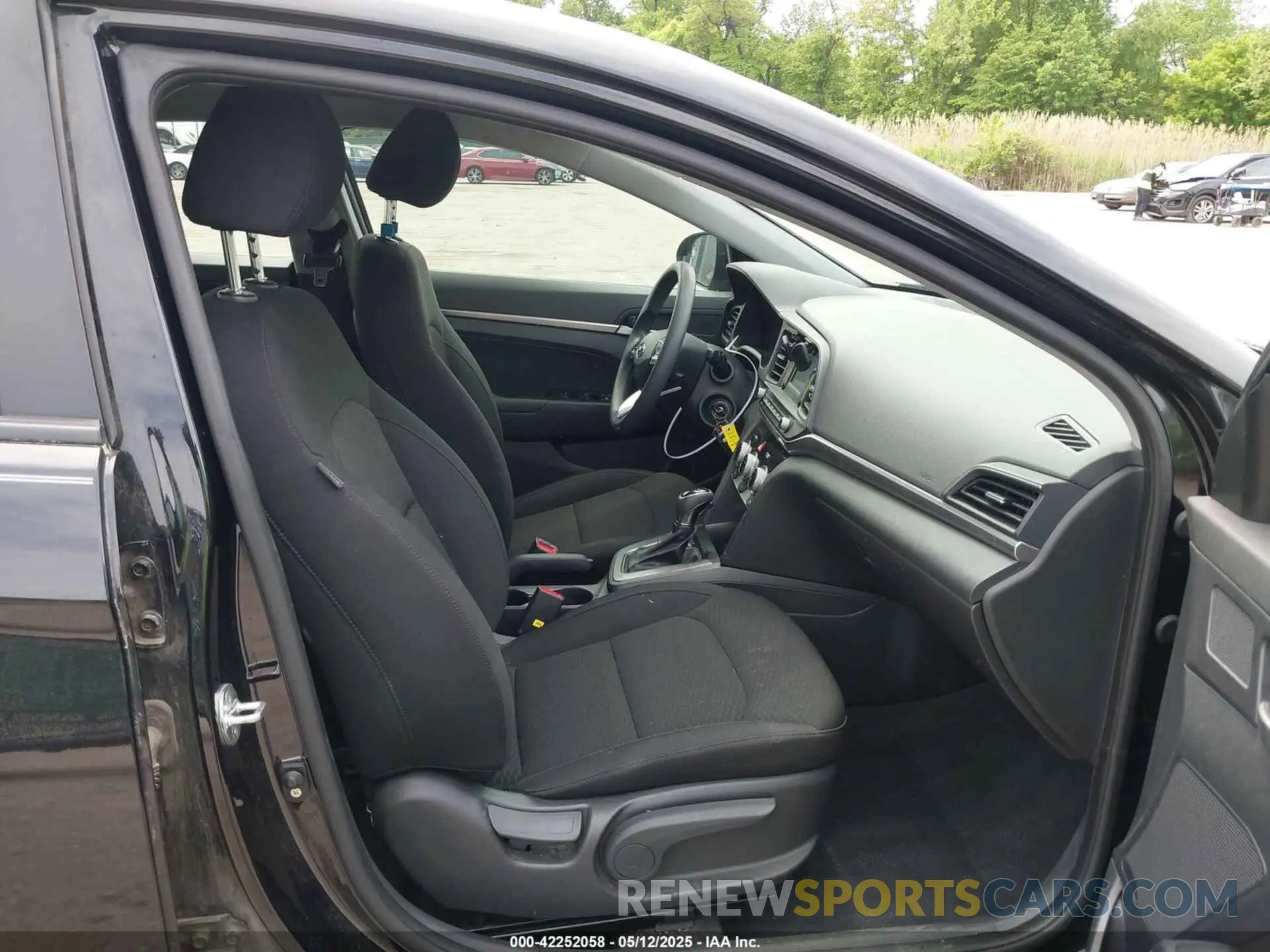 5 Photograph of a damaged car KMHD74LF6KU824385 HYUNDAI ELANTRA 2019