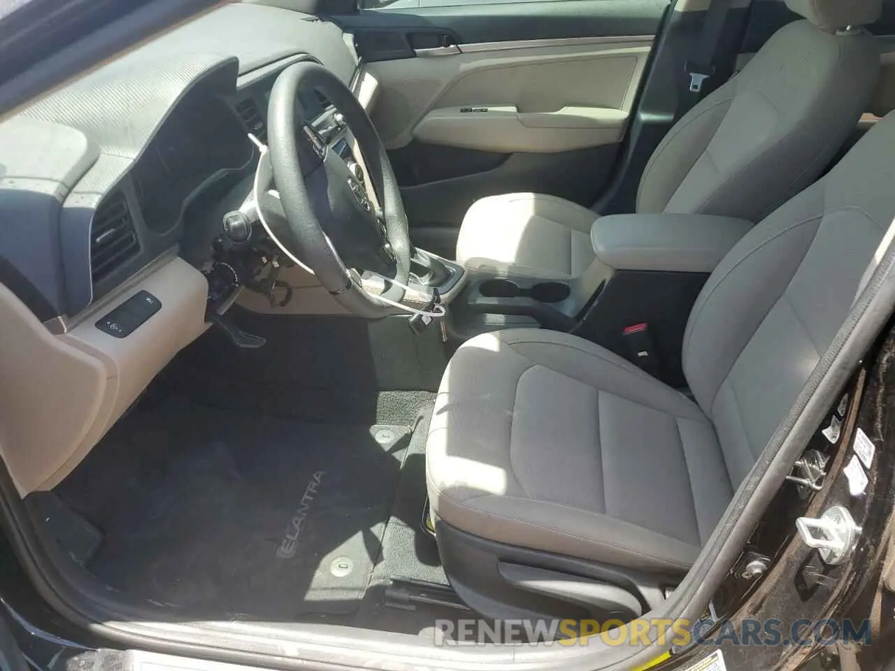 7 Фотография поврежденного автомобиля KMHD74LF7KU888922 HYUNDAI ELANTRA 2019