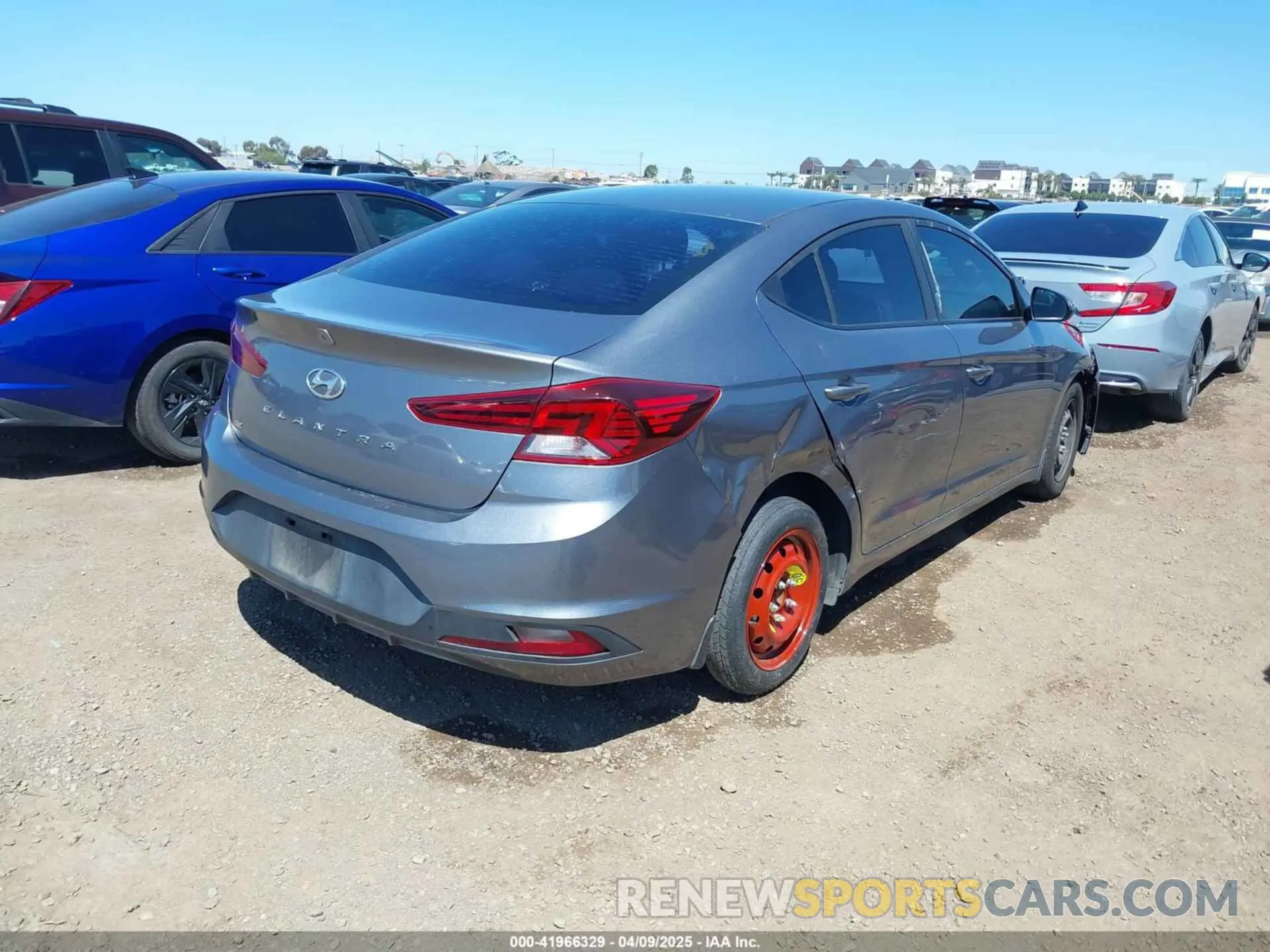 4 Фотография поврежденного автомобиля KMHD74LFXKU827774 HYUNDAI ELANTRA 2019