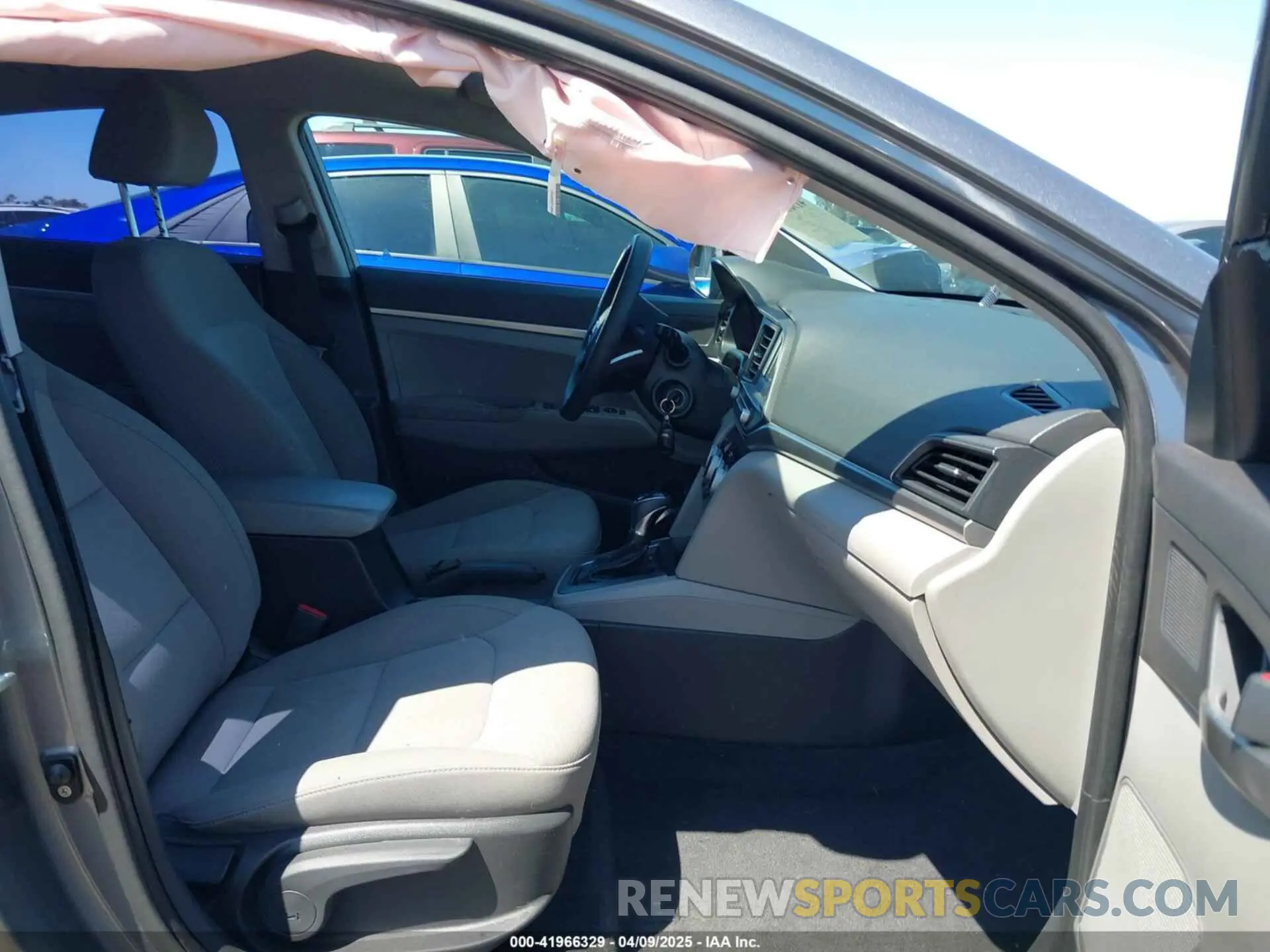 5 Фотография поврежденного автомобиля KMHD74LFXKU827774 HYUNDAI ELANTRA 2019