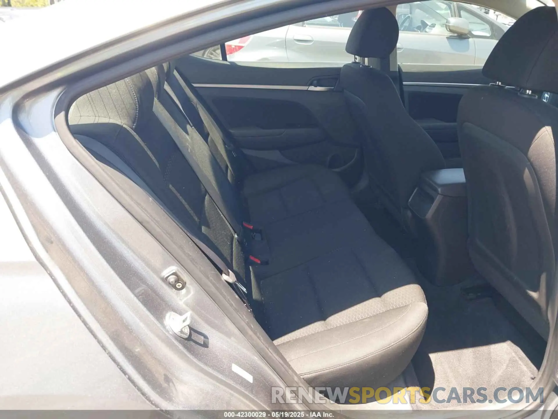 8 Photograph of a damaged car KMHD84LF0KU761622 HYUNDAI ELANTRA 2019
