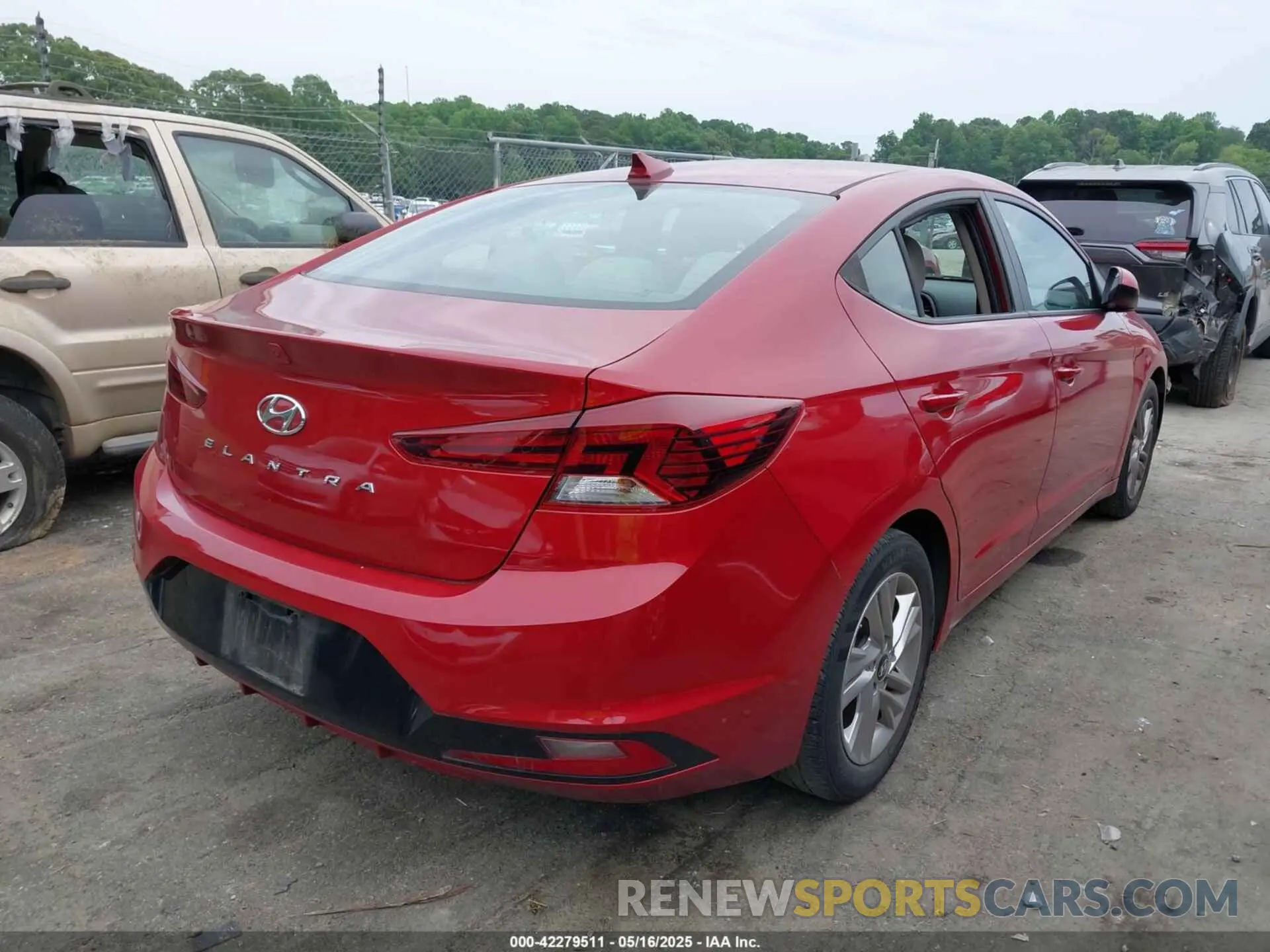 4 Photograph of a damaged car KMHD84LF0KU764701 HYUNDAI ELANTRA 2019