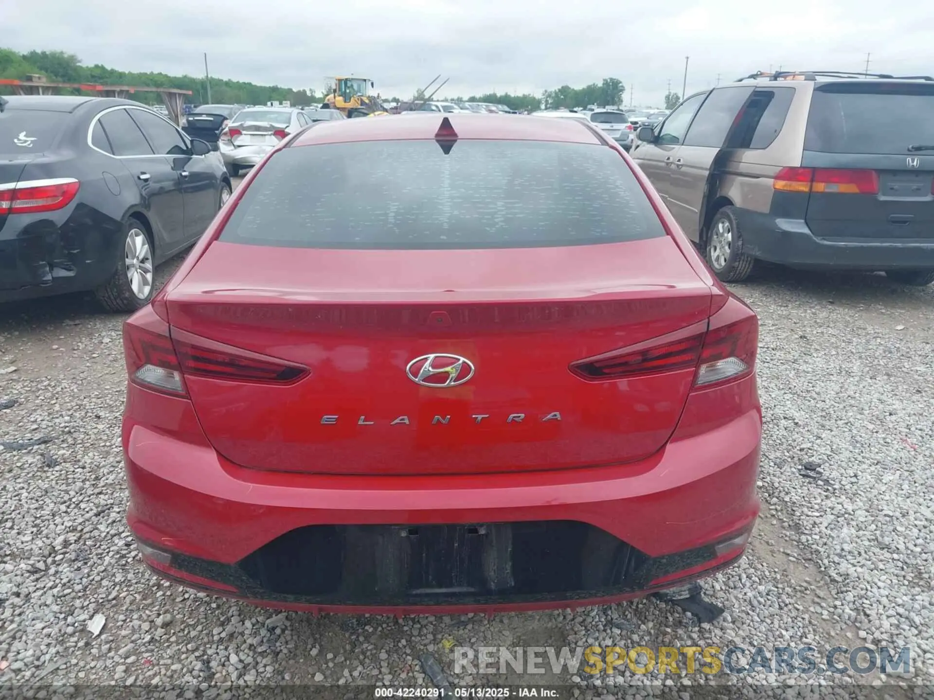 17 Photograph of a damaged car KMHD84LF1KU763668 HYUNDAI ELANTRA 2019