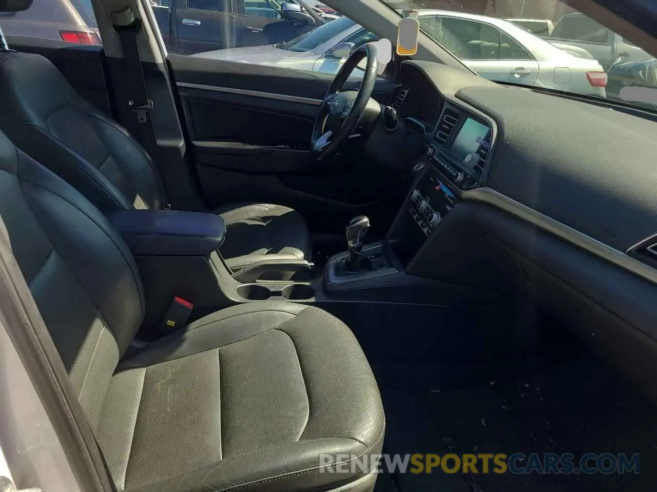 5 Photograph of a damaged car KMHD84LF2KU748712 HYUNDAI ELANTRA 2019