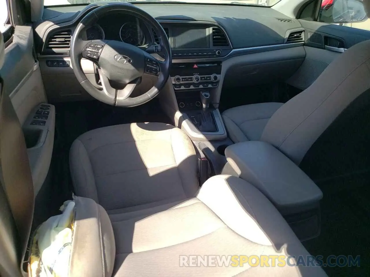 8 Photograph of a damaged car KMHD84LF2KU779913 HYUNDAI ELANTRA 2019
