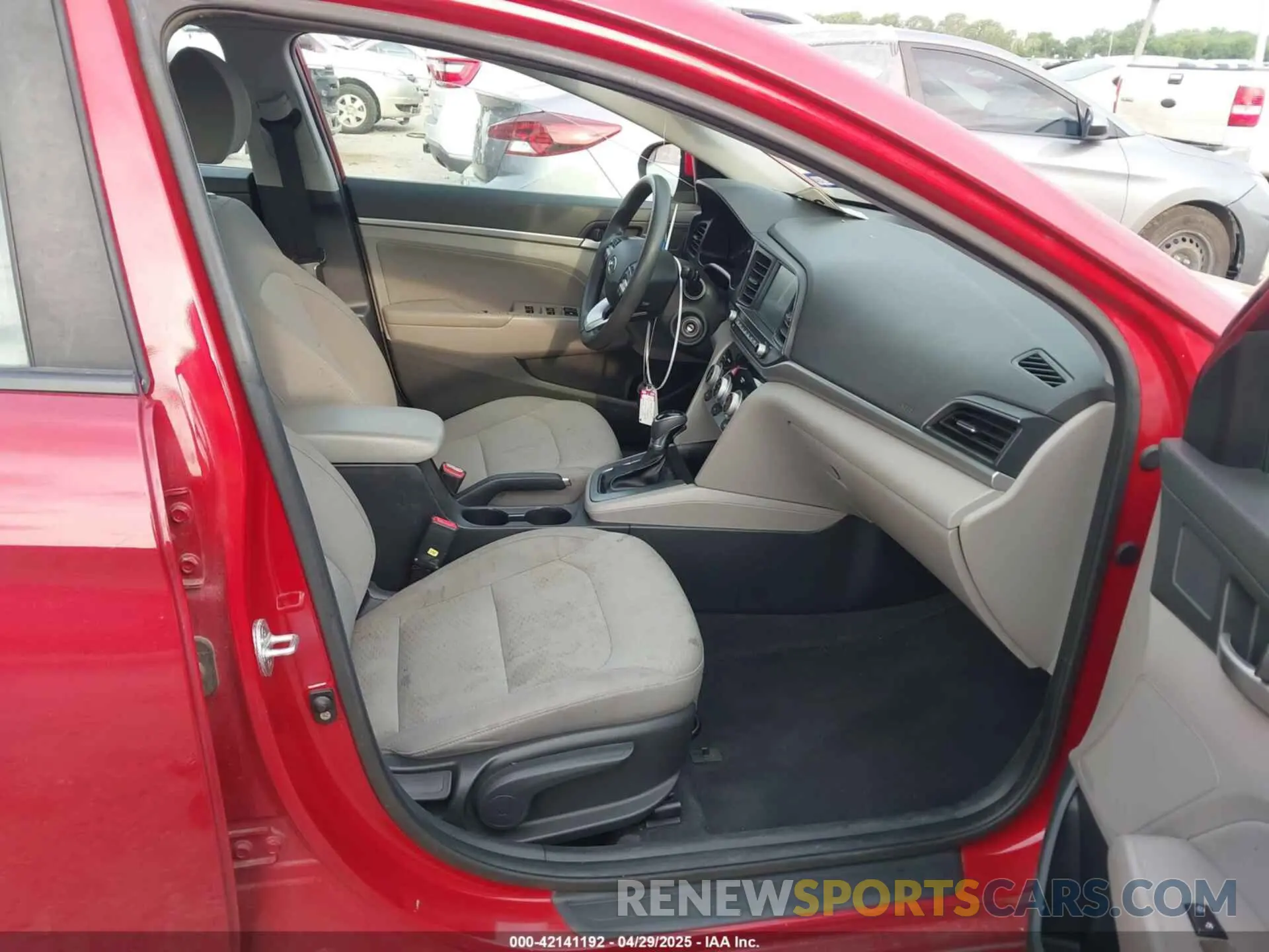 5 Photograph of a damaged car KMHD84LF3KU741672 HYUNDAI ELANTRA 2019