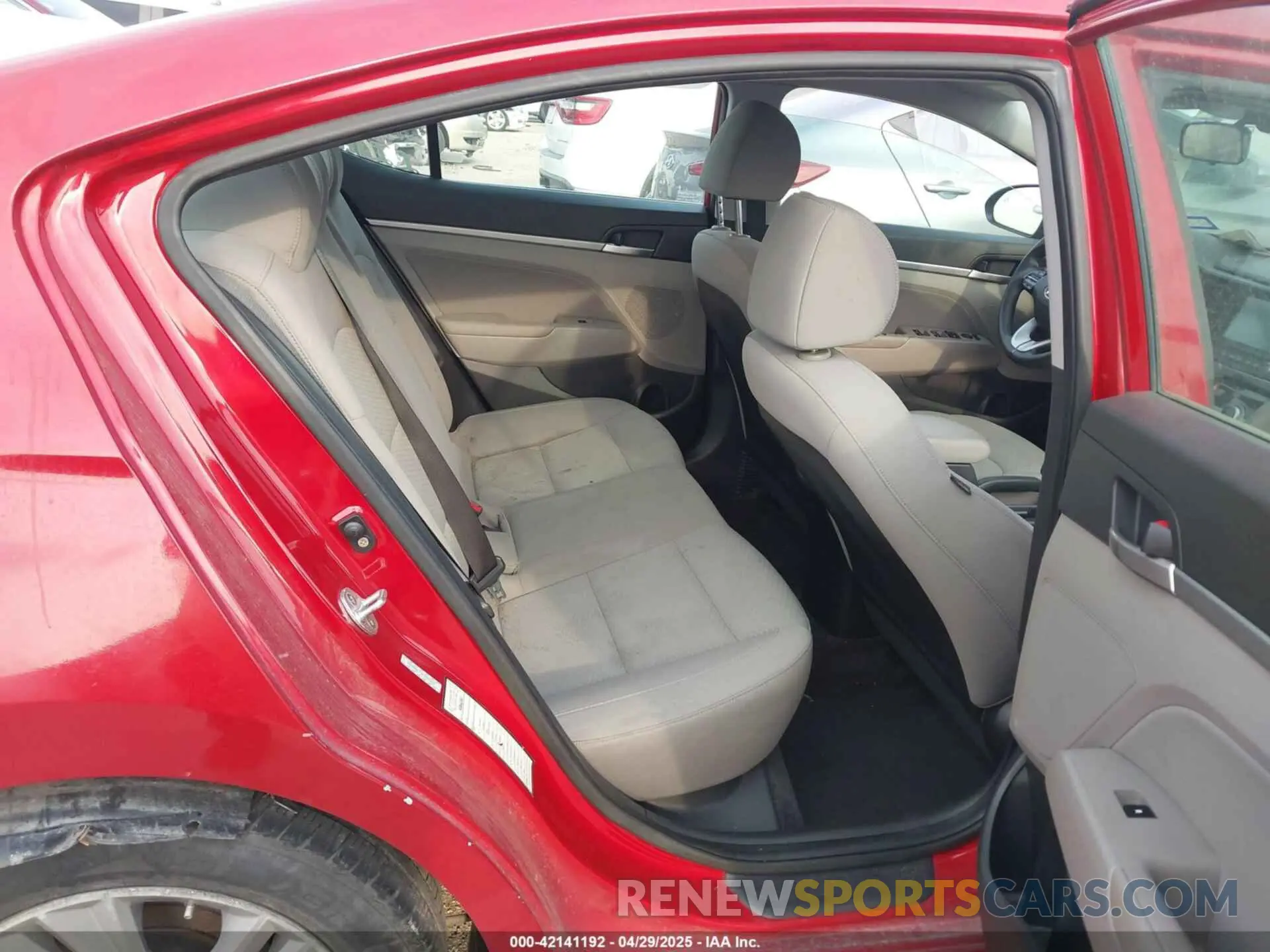 8 Photograph of a damaged car KMHD84LF3KU741672 HYUNDAI ELANTRA 2019