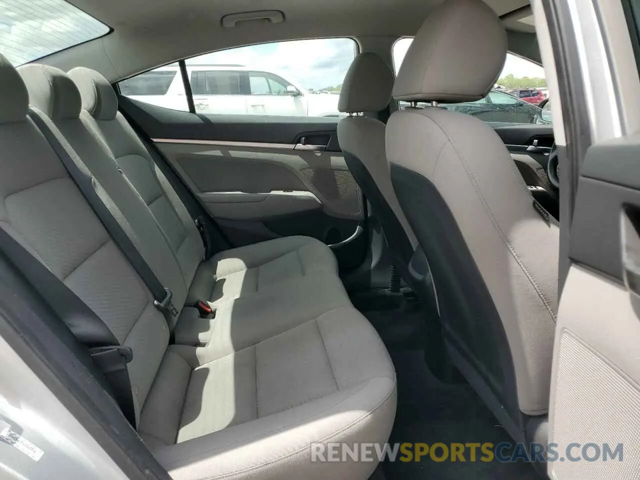 10 Photograph of a damaged car KMHD84LF3KU743776 HYUNDAI ELANTRA 2019