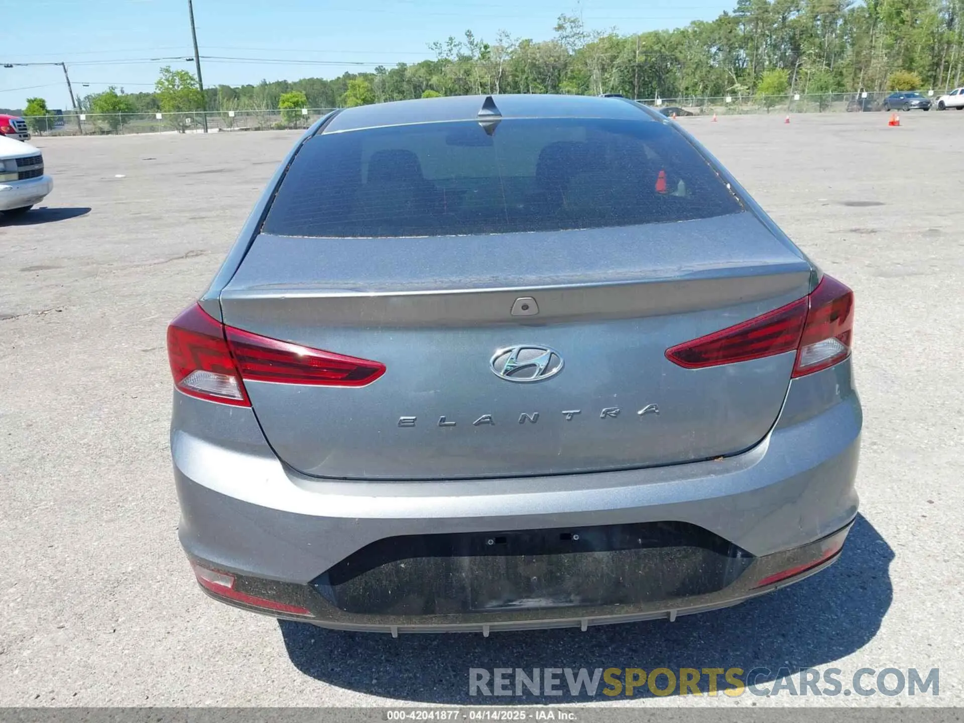 15 Фотография поврежденного автомобиля KMHD84LF3KU768726 HYUNDAI ELANTRA 2019