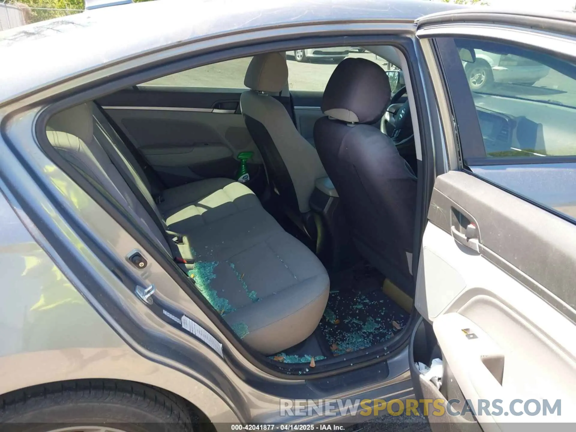 8 Фотография поврежденного автомобиля KMHD84LF3KU768726 HYUNDAI ELANTRA 2019