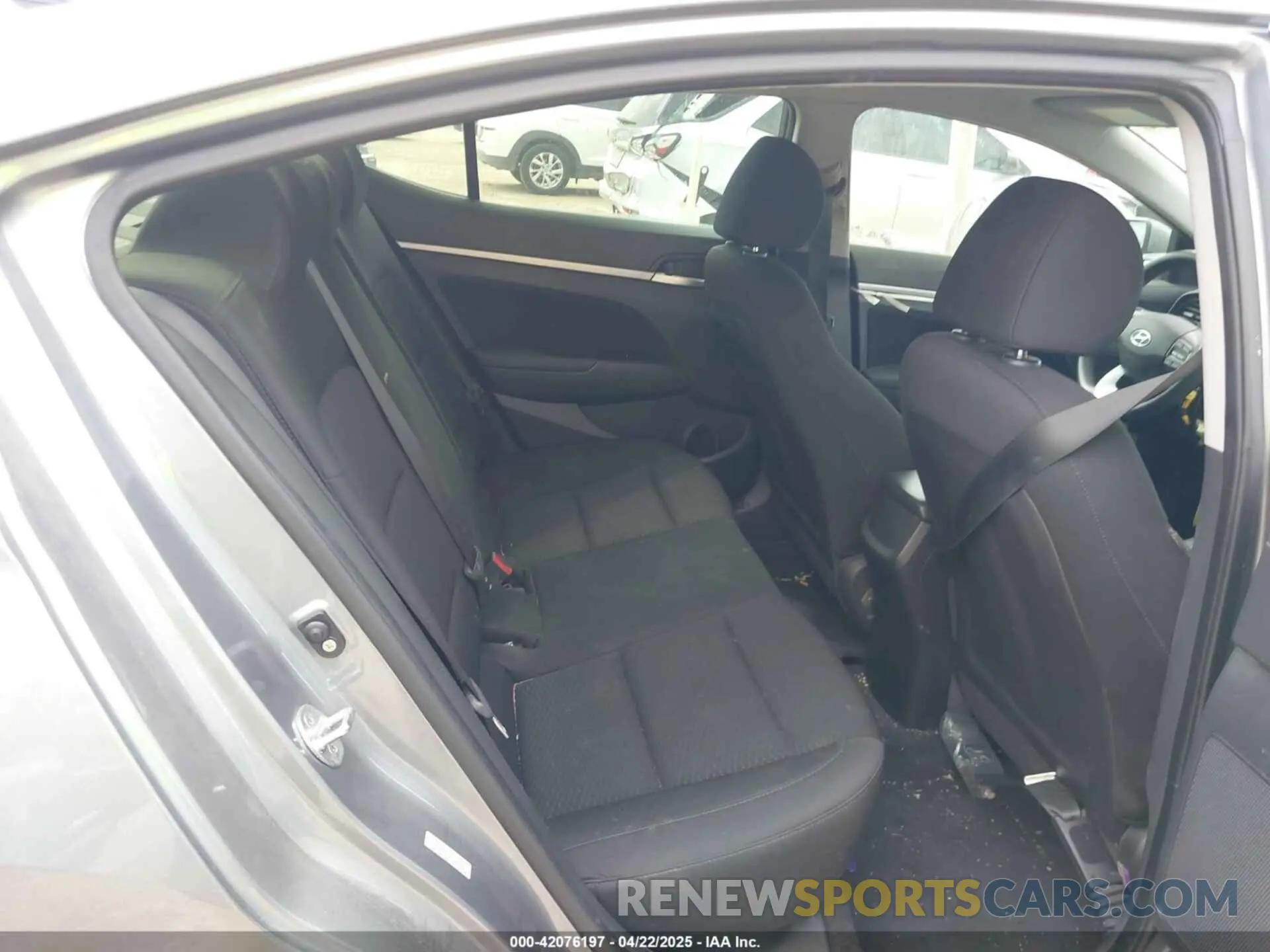8 Фотография поврежденного автомобиля KMHD84LF3KU772775 HYUNDAI ELANTRA 2019