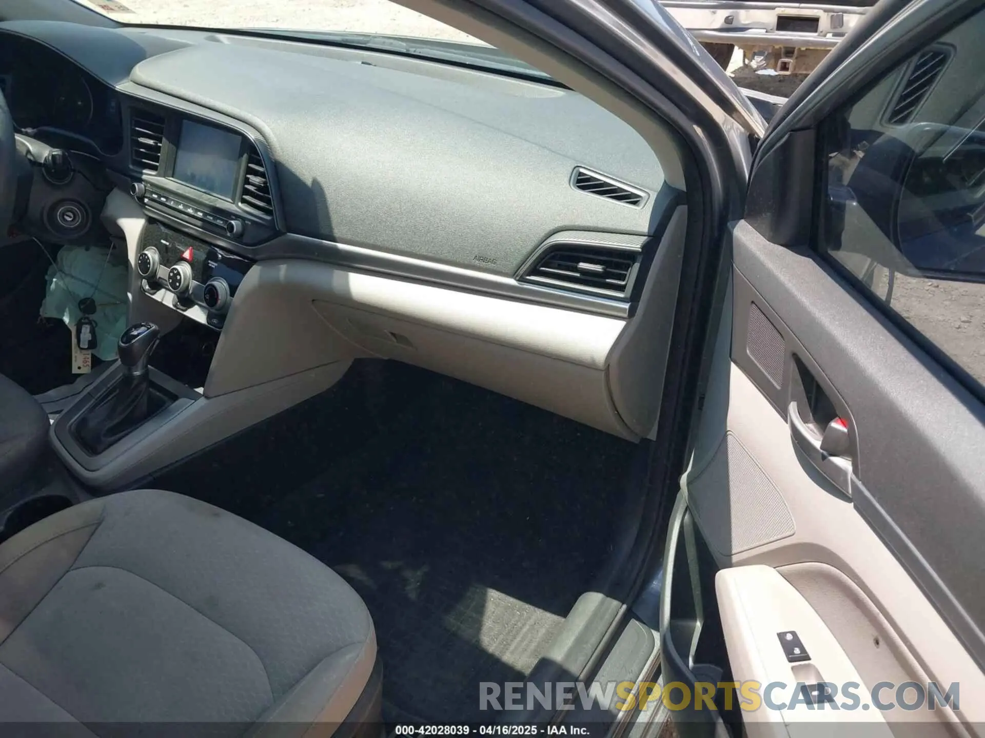 5 Photograph of a damaged car KMHD84LF4KU749229 HYUNDAI ELANTRA 2019