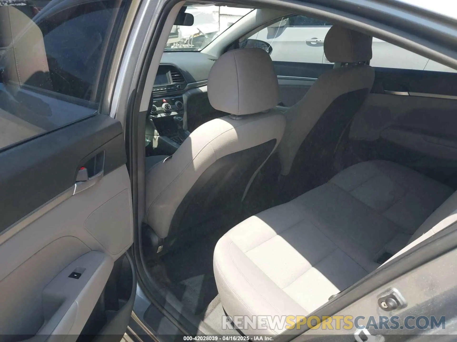 8 Photograph of a damaged car KMHD84LF4KU749229 HYUNDAI ELANTRA 2019