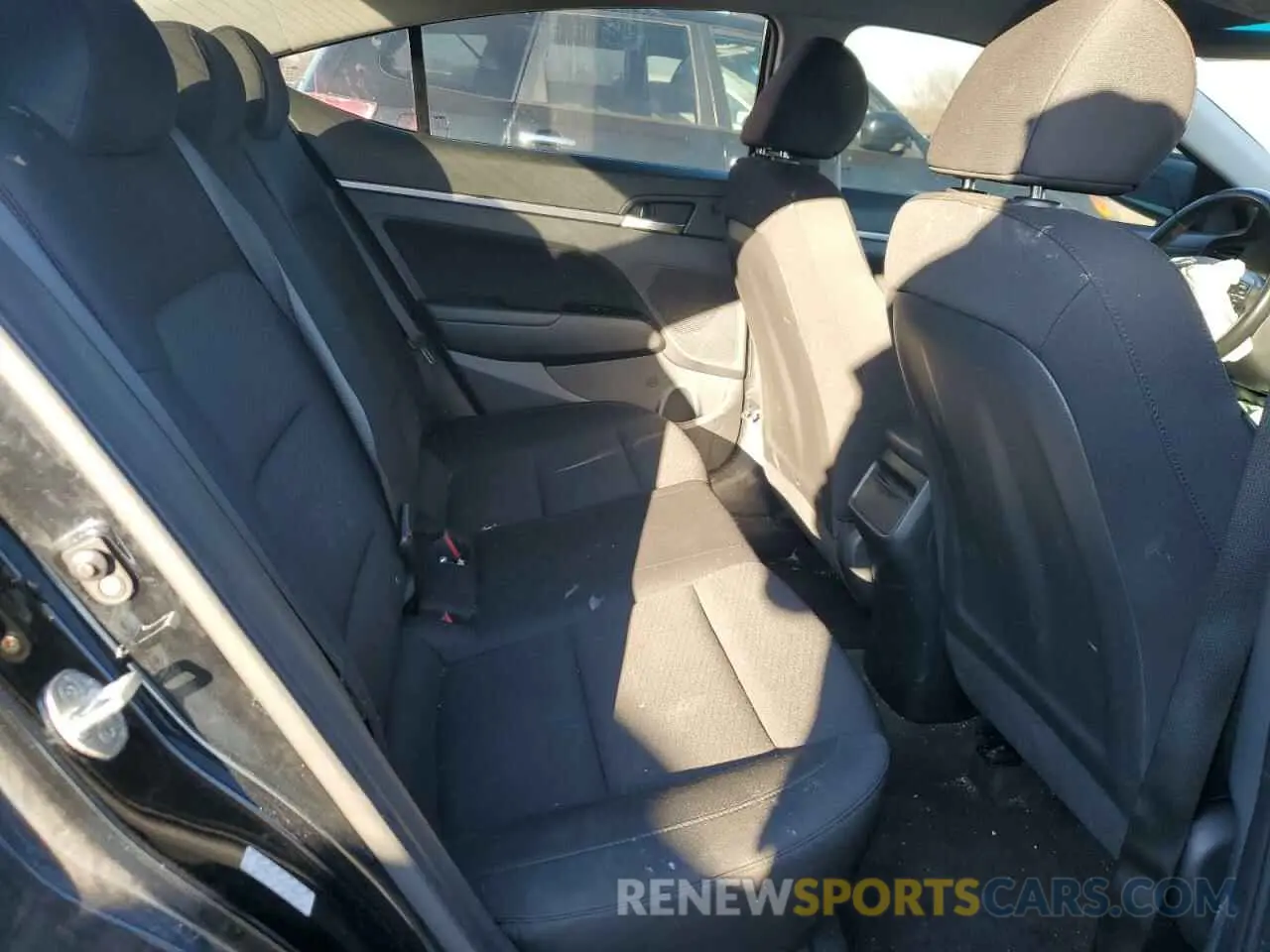 10 Photograph of a damaged car KMHD84LF4KU810045 HYUNDAI ELANTRA 2019