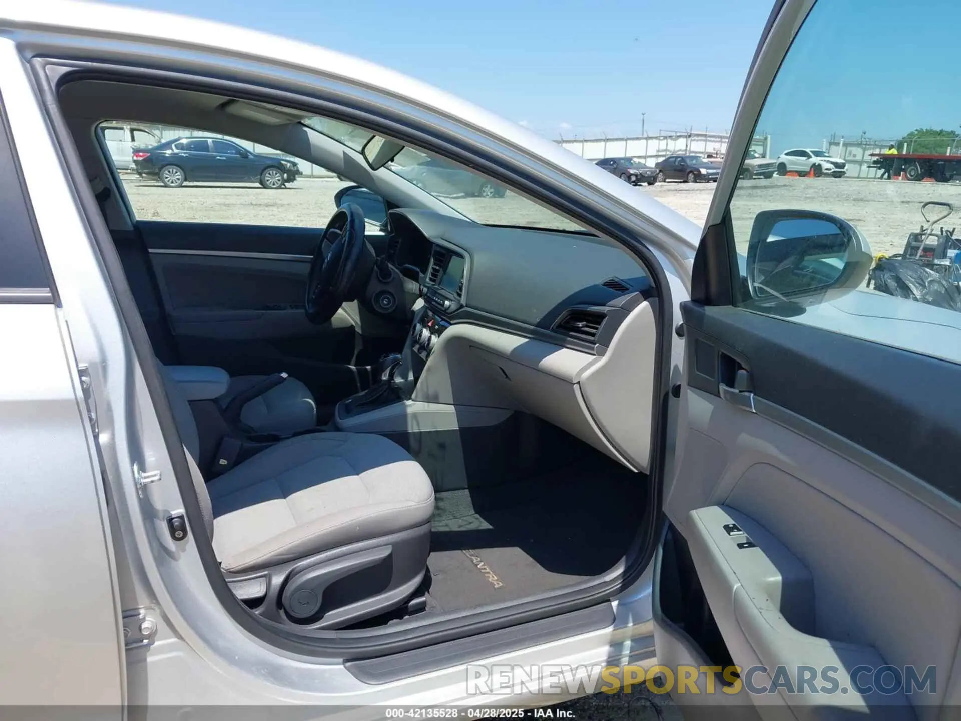 5 Photograph of a damaged car KMHD84LF6KU746655 HYUNDAI ELANTRA 2019