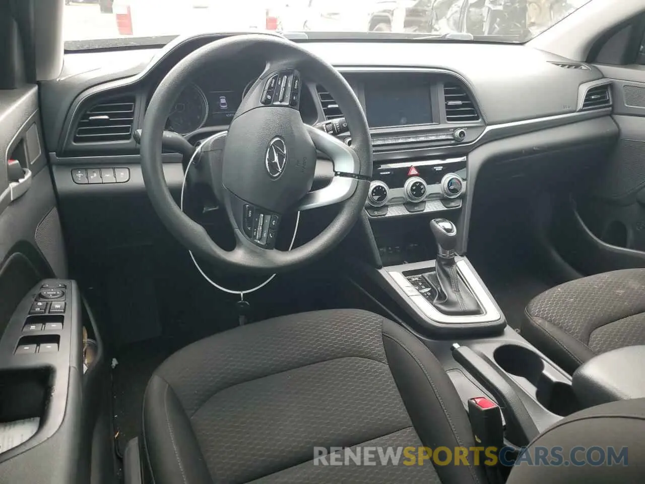 8 Фотография поврежденного автомобиля KMHD84LF6KU784368 HYUNDAI ELANTRA 2019