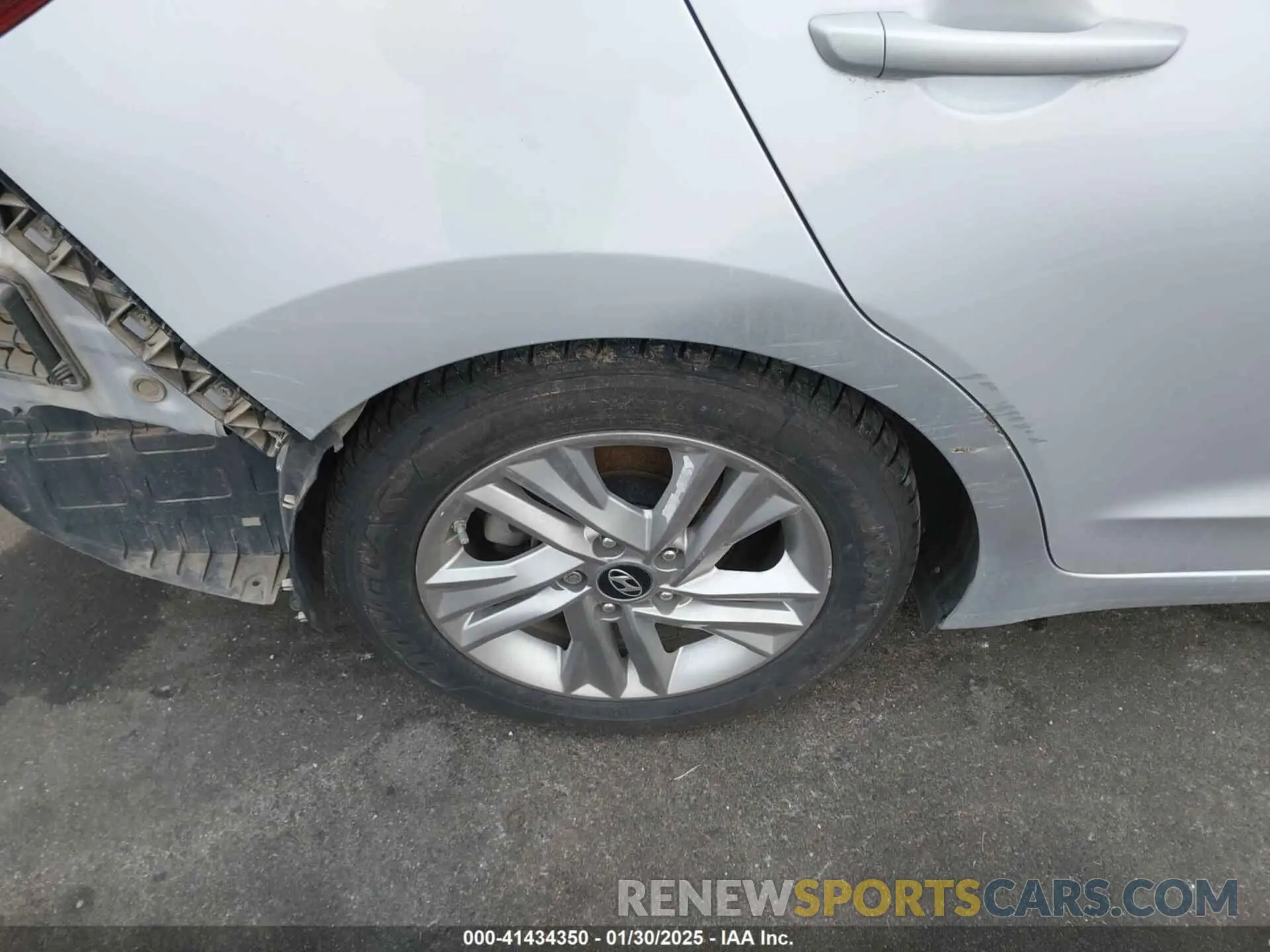 19 Photograph of a damaged car KMHD84LF7KU773329 HYUNDAI ELANTRA 2019
