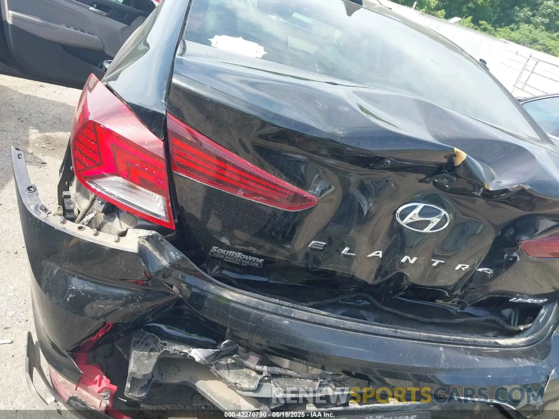 6 Photograph of a damaged car KMHD84LF7KU859465 HYUNDAI ELANTRA 2019