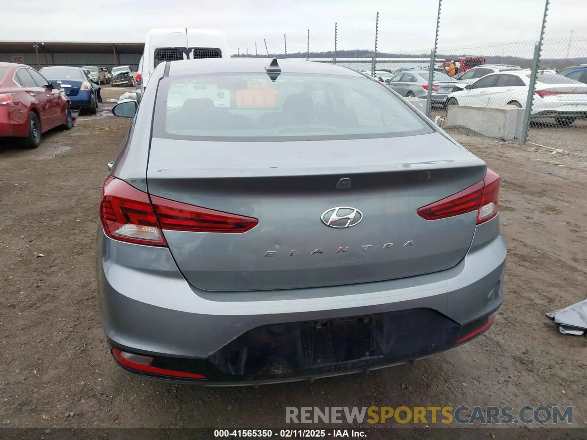 17 Photograph of a damaged car KMHD84LF8KU833554 HYUNDAI ELANTRA 2019