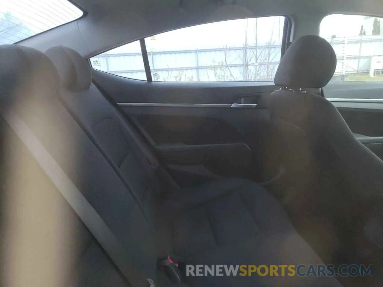 10 Фотография поврежденного автомобиля KMHD84LF8KU836549 HYUNDAI ELANTRA 2019